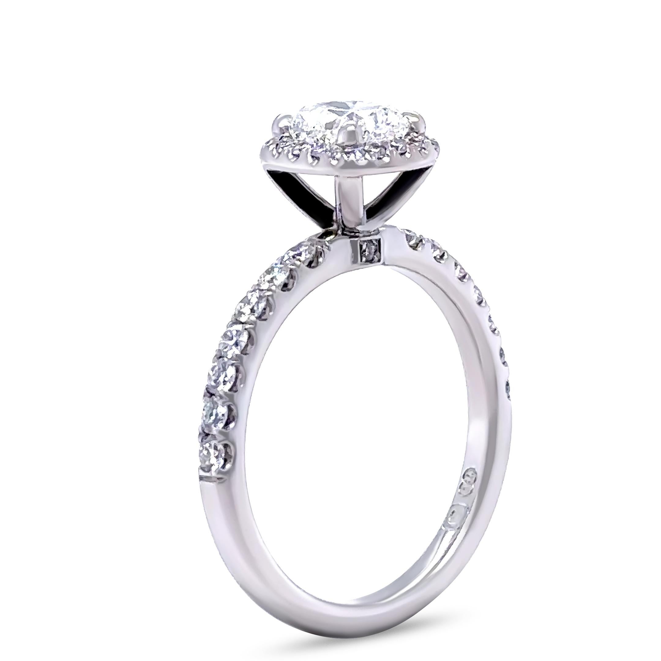Anello di fidanzamento con diamante taglio cuscino in oro bianco 18ct GIA 1.52ct in vendita 4