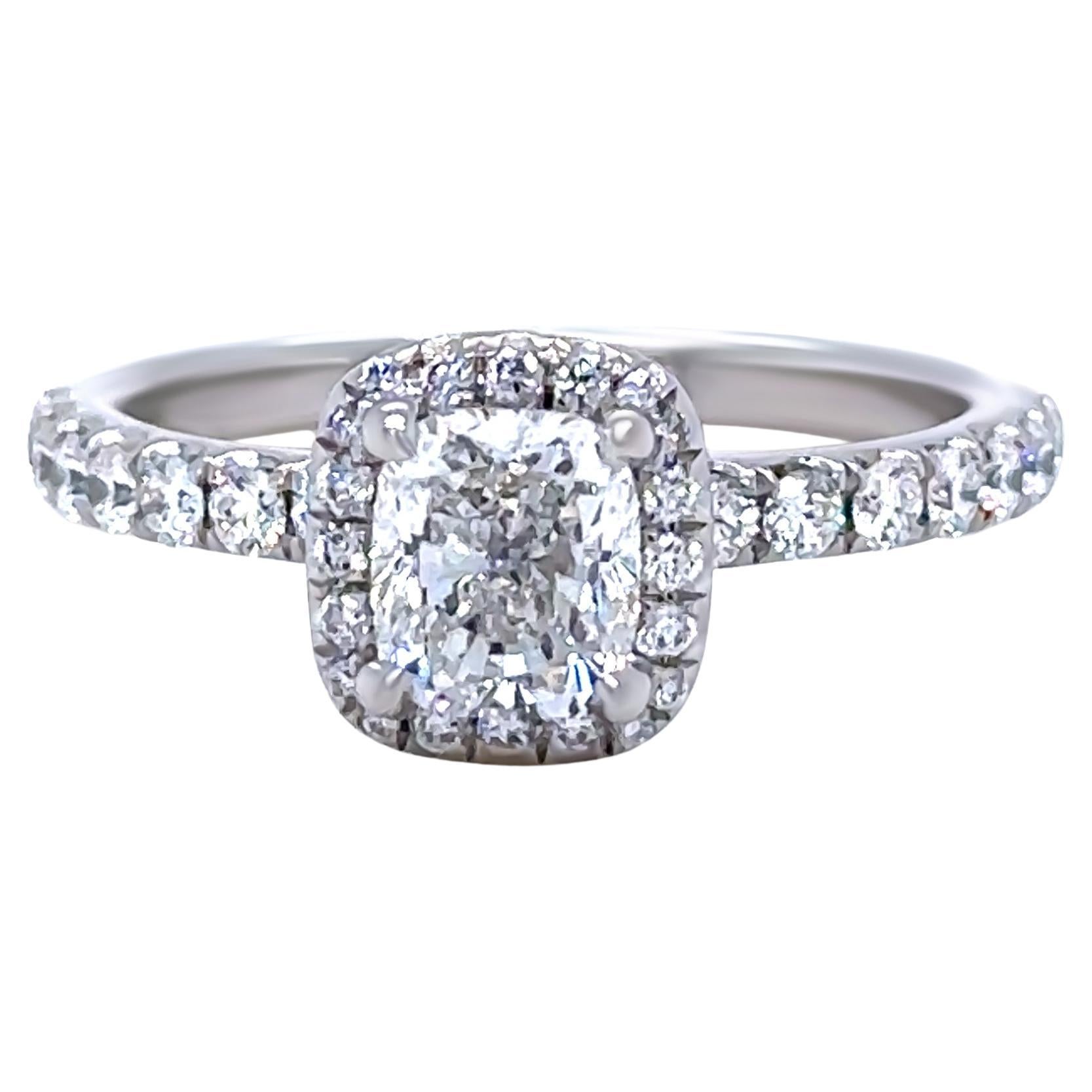Anello di fidanzamento con diamante taglio cuscino in oro bianco 18ct GIA 1.52ct in vendita