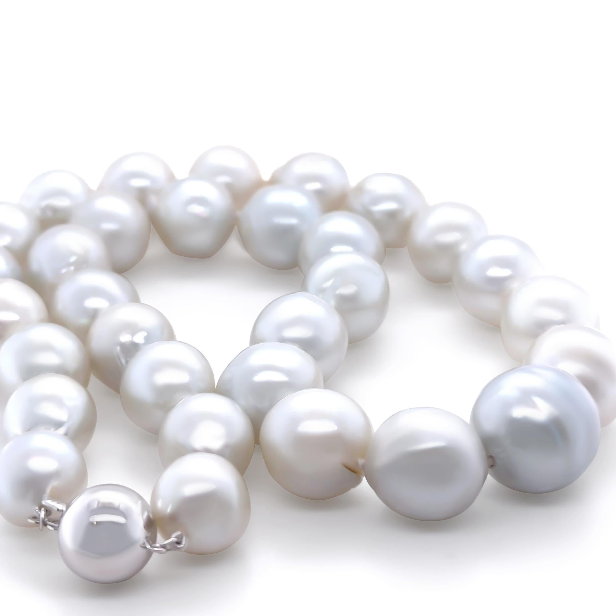Donna Collana di perle di coltura dei mari del sud in oro bianco 18ct, graduata, 113,45g in vendita