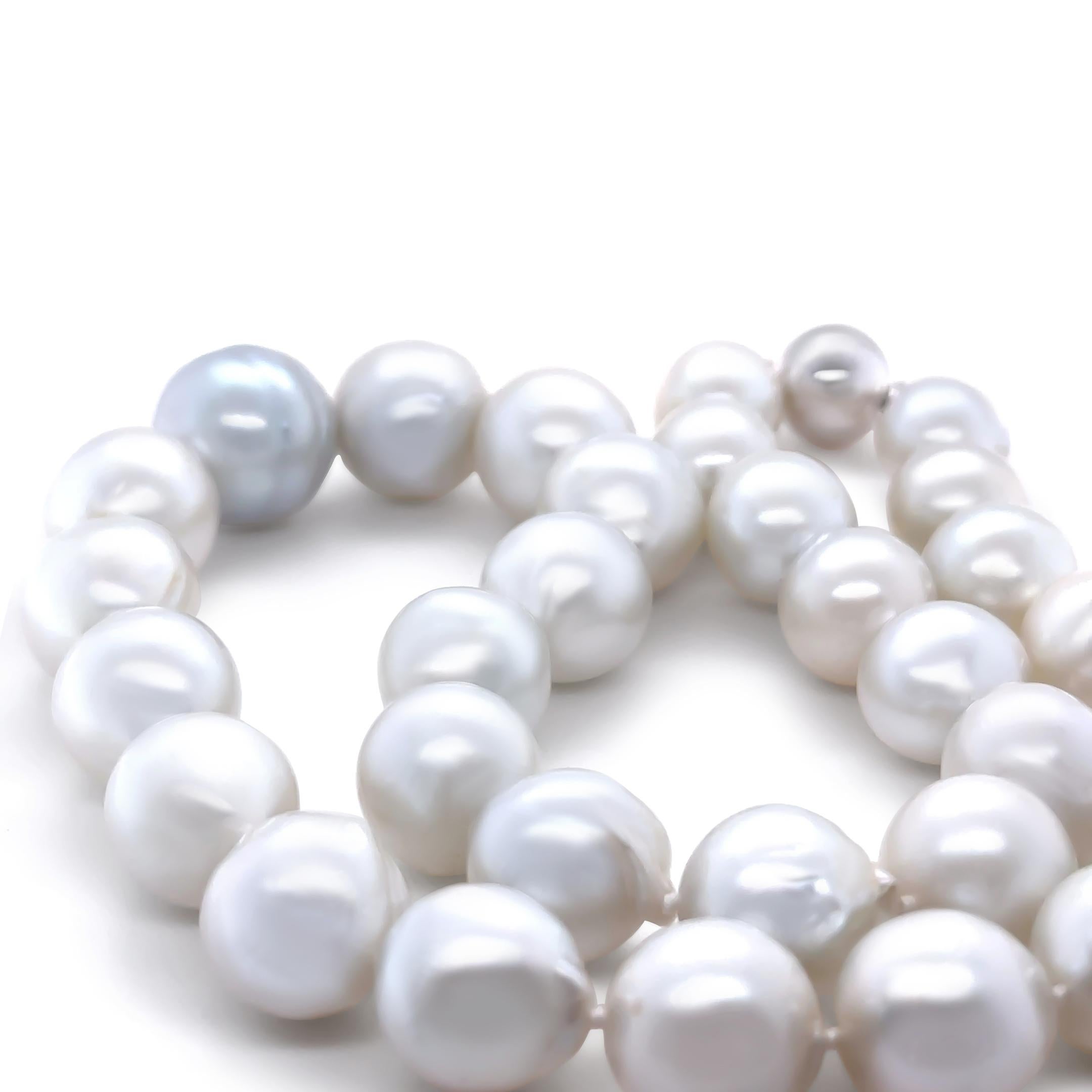 Collana di perle di coltura dei mari del sud in oro bianco 18ct, graduata, 113,45g in vendita 1