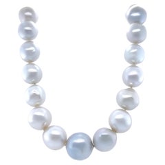 Collana di perle di coltura dei mari del sud in oro bianco 18ct, graduata, 113,45g