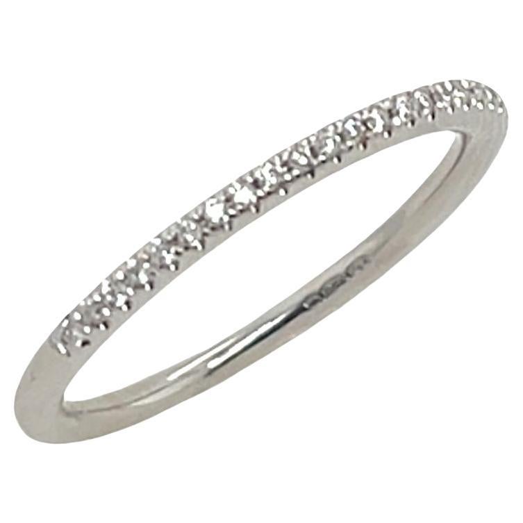 Anello a mezza eternità in oro bianco 18ct con diamanti incastonati da 0,13ct in vendita