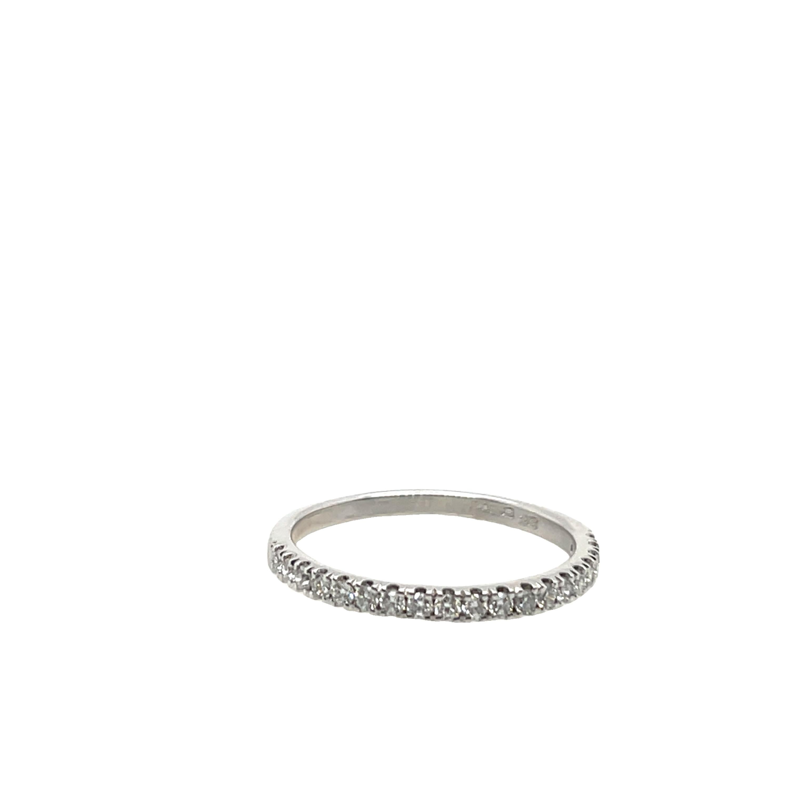 Women's or Men's 18ct White Gold Half Eternity Diamond Ring, Set With 0.28ct Diamonds For Sale