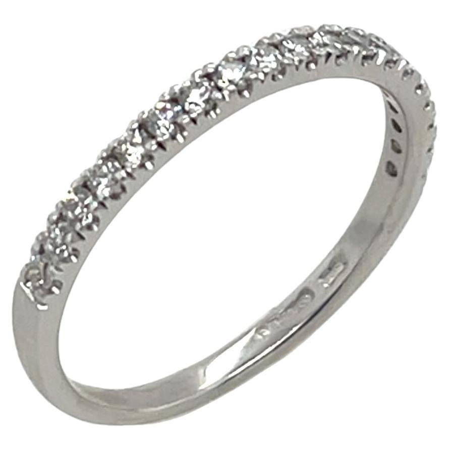 18 Karat Weißgold Halb-Eternity-Diamantring, mit 0,28 Karat Diamanten besetzt