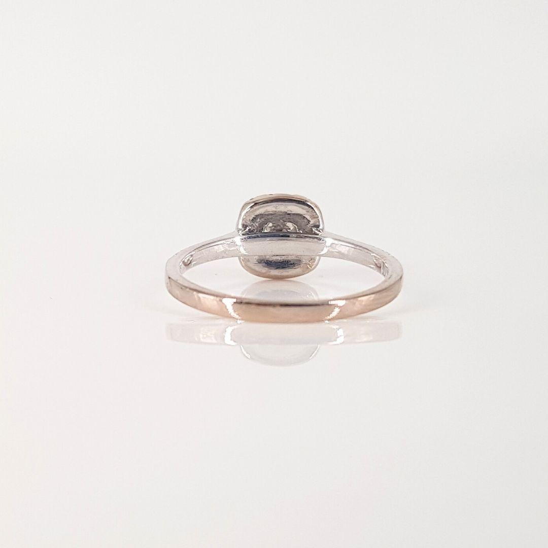 18ct White Gold Halo Diamond Ring In Excellent Condition For Sale In Cape Town, ZA