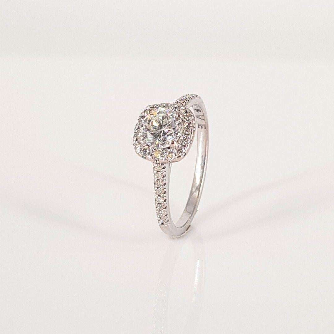 18ct White Gold Halo Diamond Ring For Sale