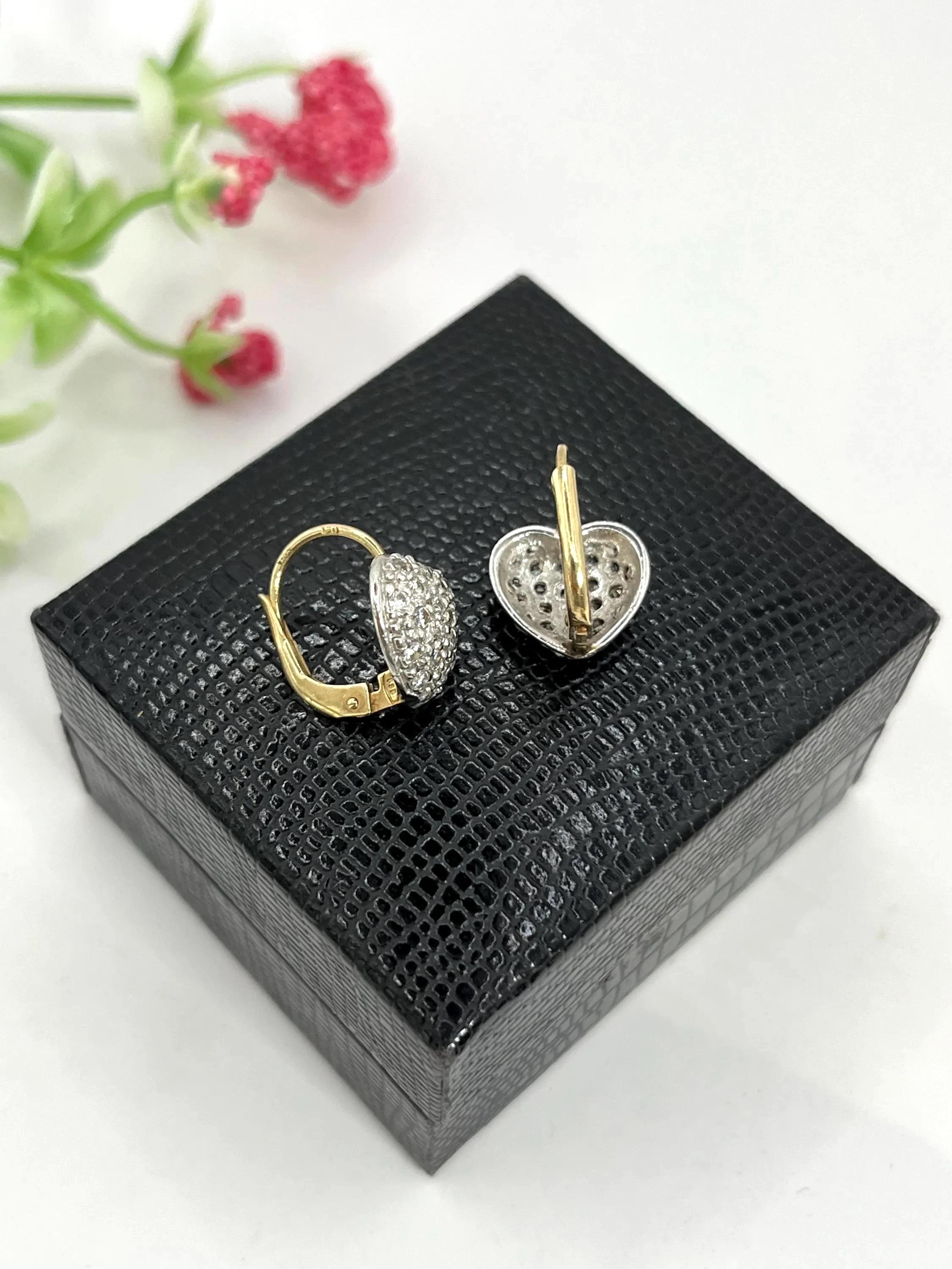 Boucles d'oreilles en or blanc 18 ct. avec diamant en forme de cœur, poids de 1,0 ct. en vente 6