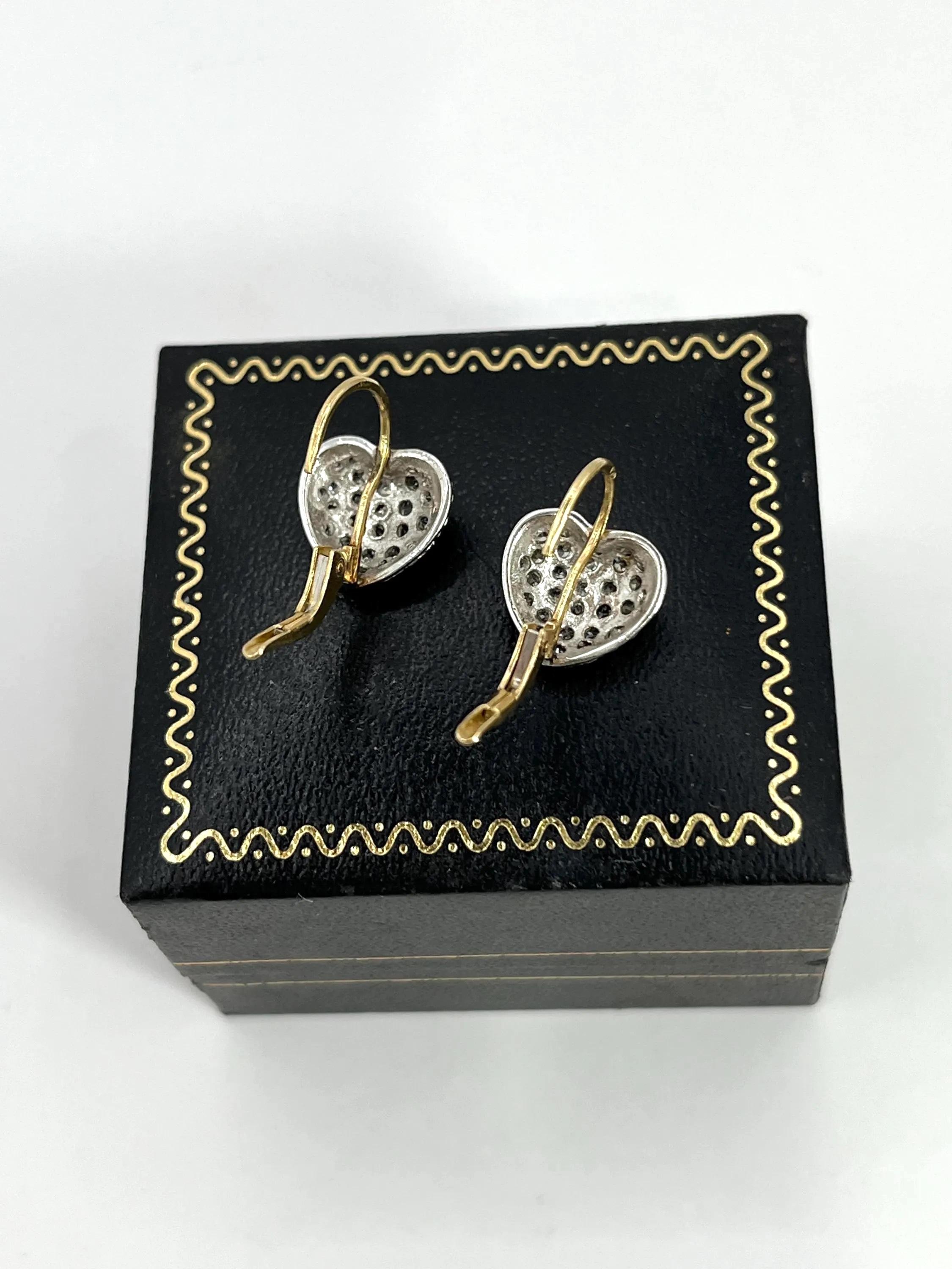 Boucles d'oreilles en or blanc 18 ct. avec diamant en forme de cœur, poids de 1,0 ct. en vente 7