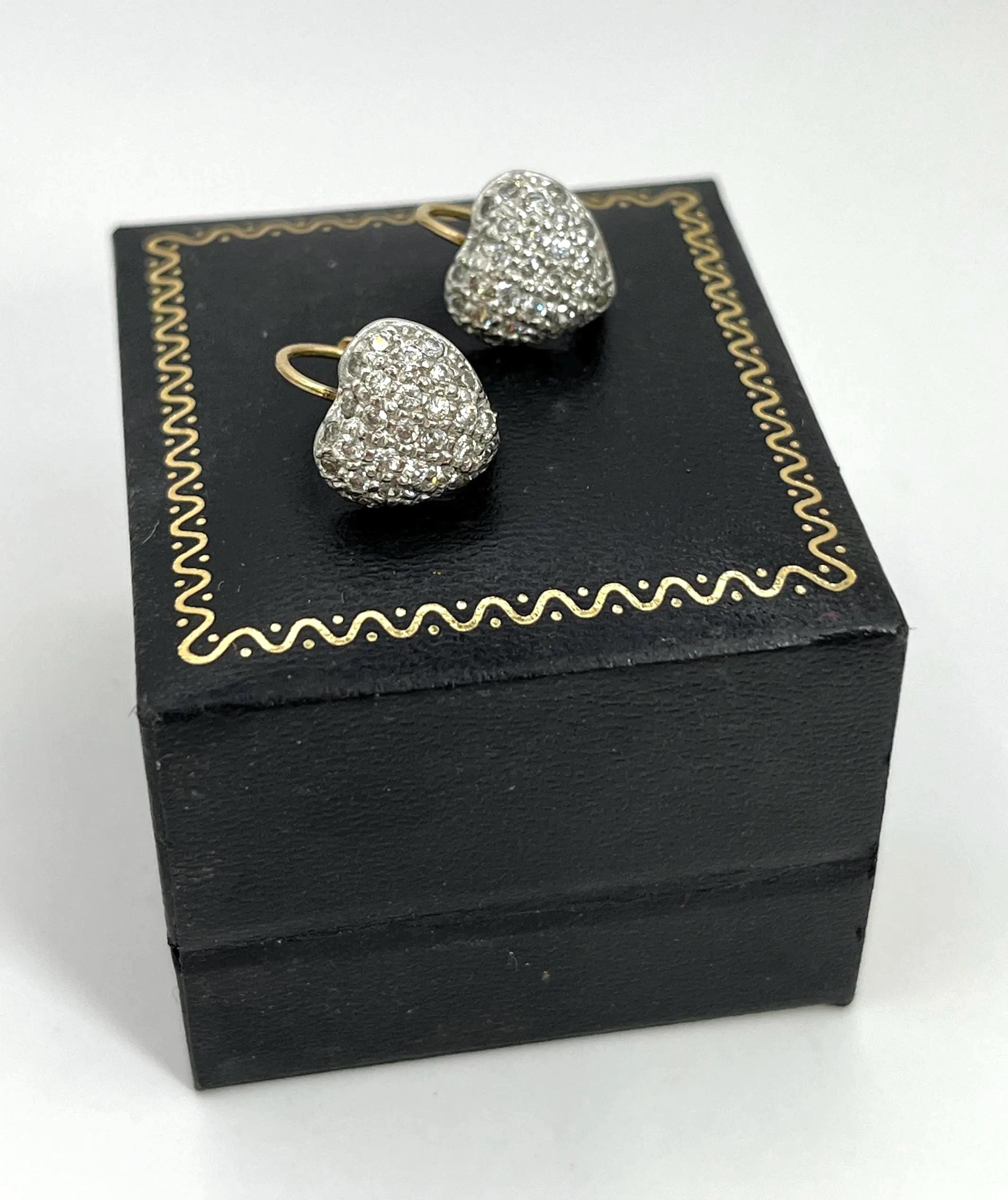 Boucles d'oreilles en or blanc 18 ct. avec diamant en forme de cœur, poids de 1,0 ct. en vente 8