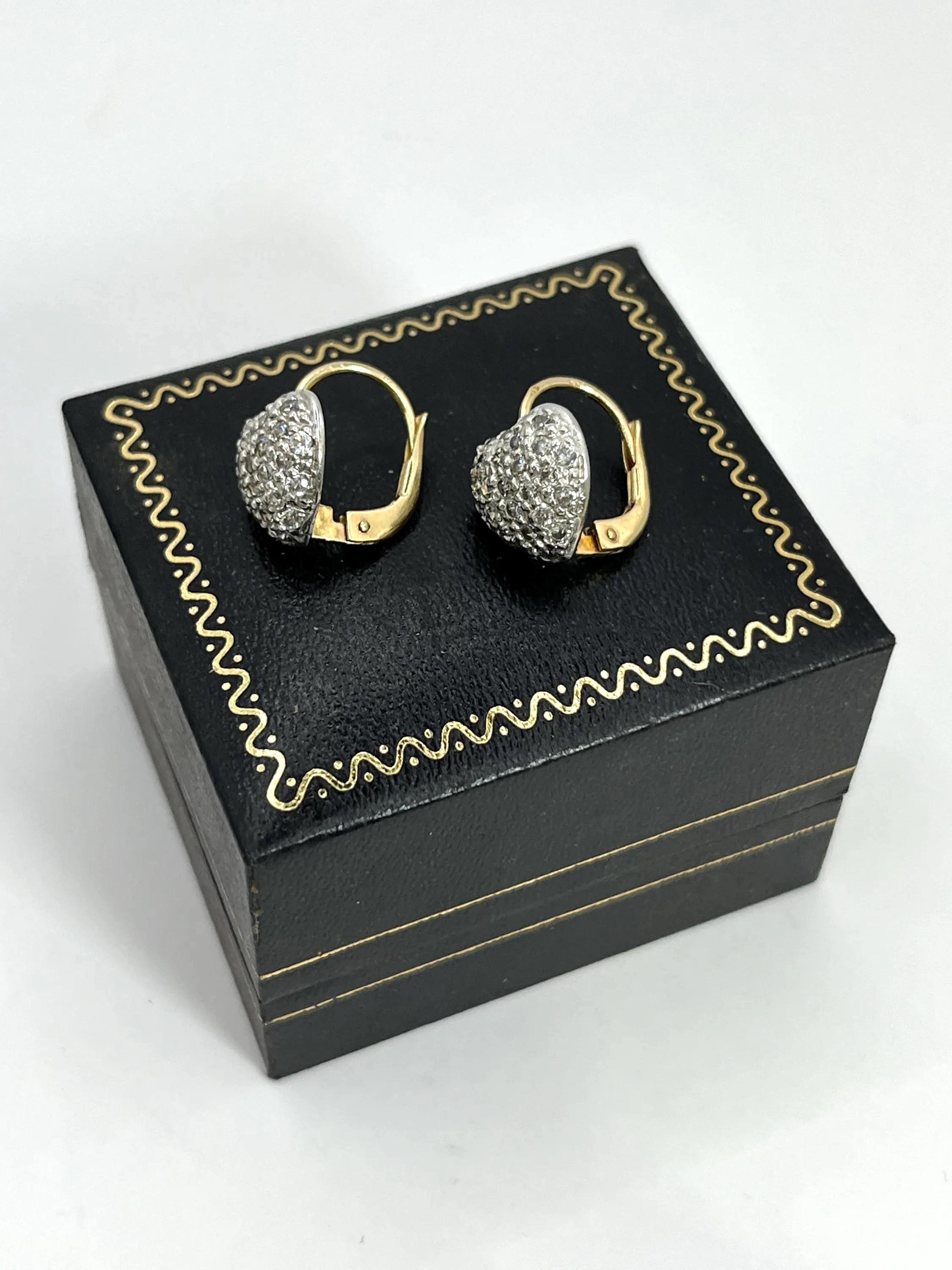 Boucles d'oreilles en or blanc 18 ct. avec diamant en forme de cœur, poids de 1,0 ct. Bon état - En vente à Brighton, GB