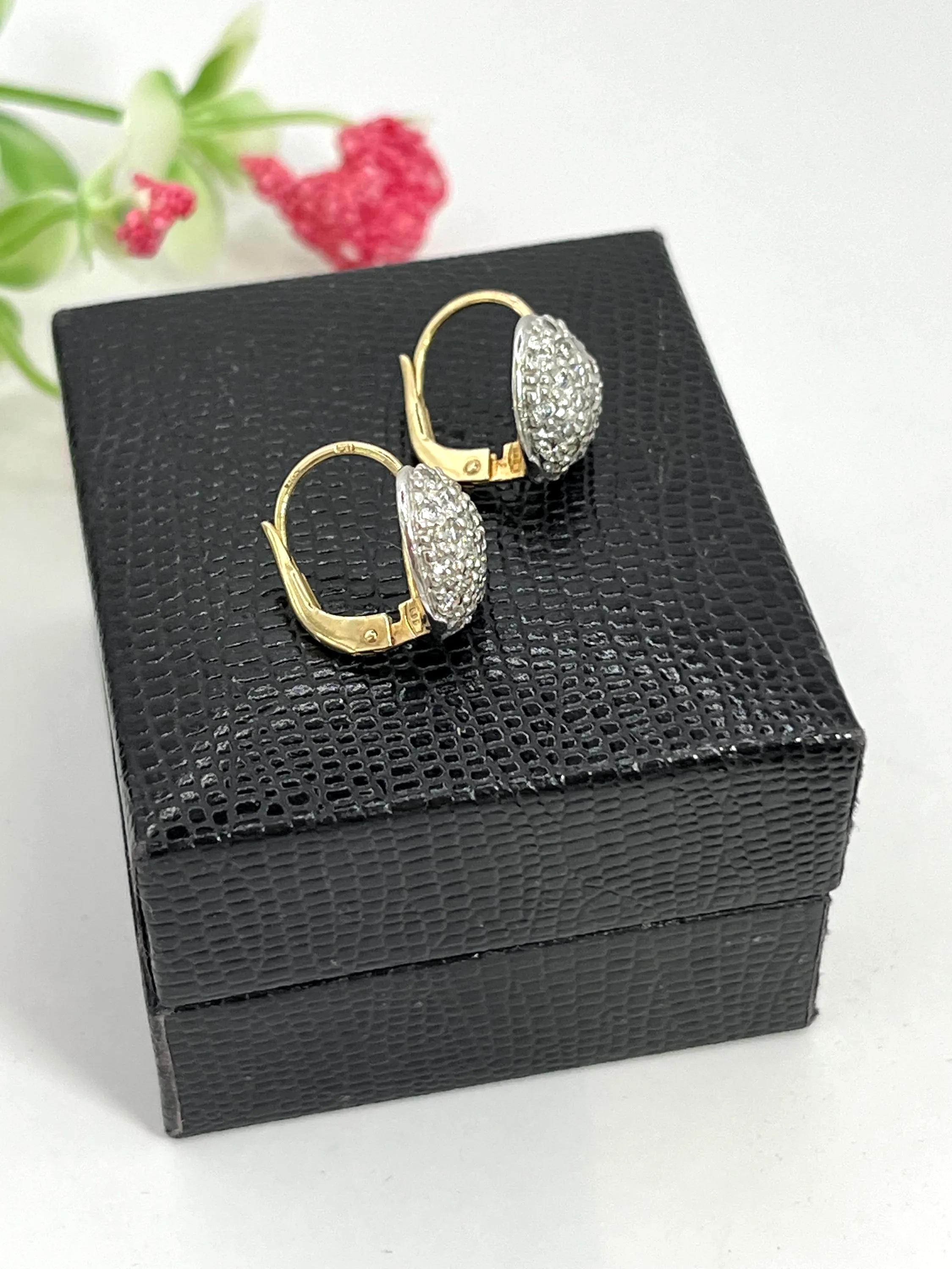 Boucles d'oreilles en or blanc 18 ct. avec diamant en forme de cœur, poids de 1,0 ct. en vente 3