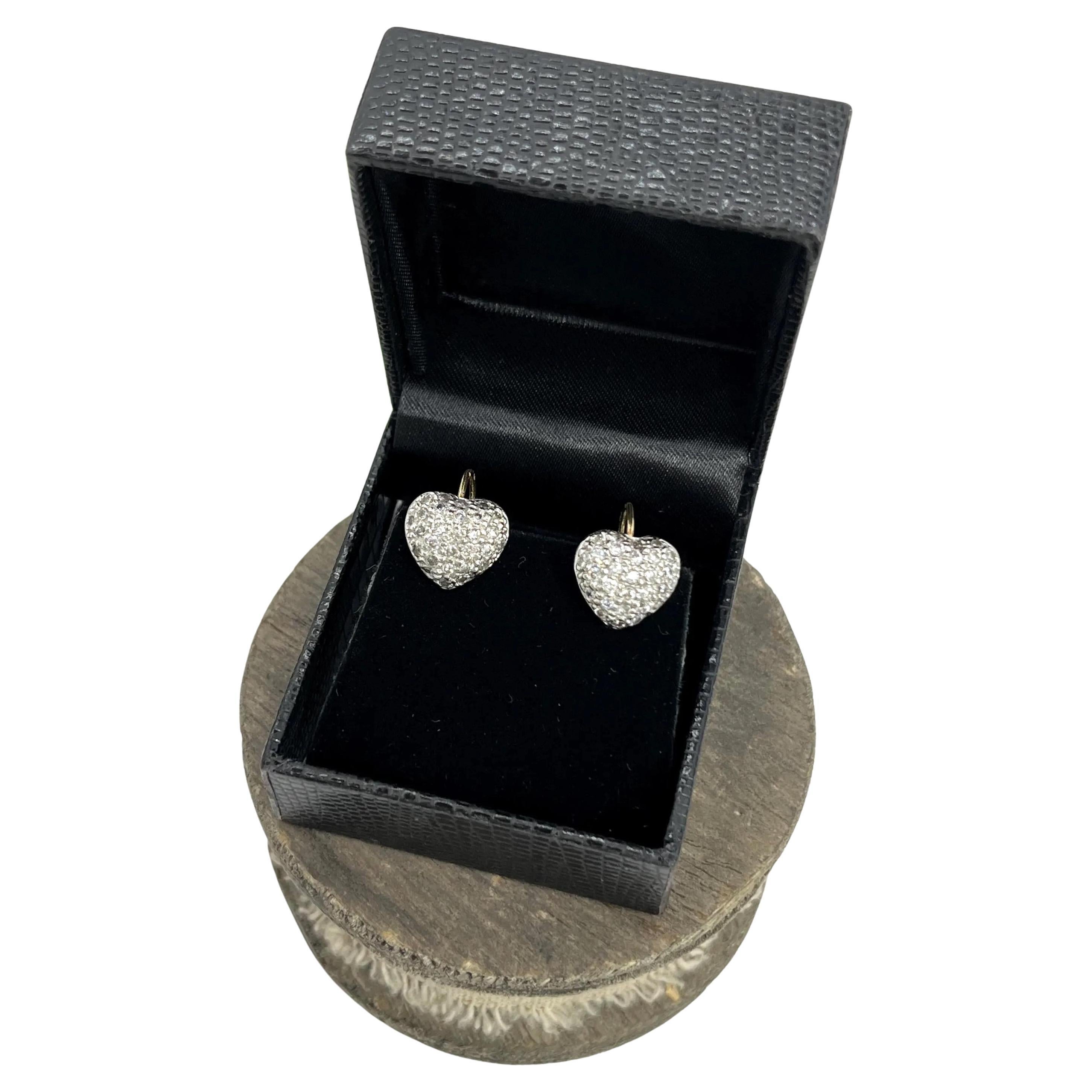 Boucles d
oreilles en or blanc 18 ct. avec diamant en forme de cœur, poids de 1,0 ct. en vente