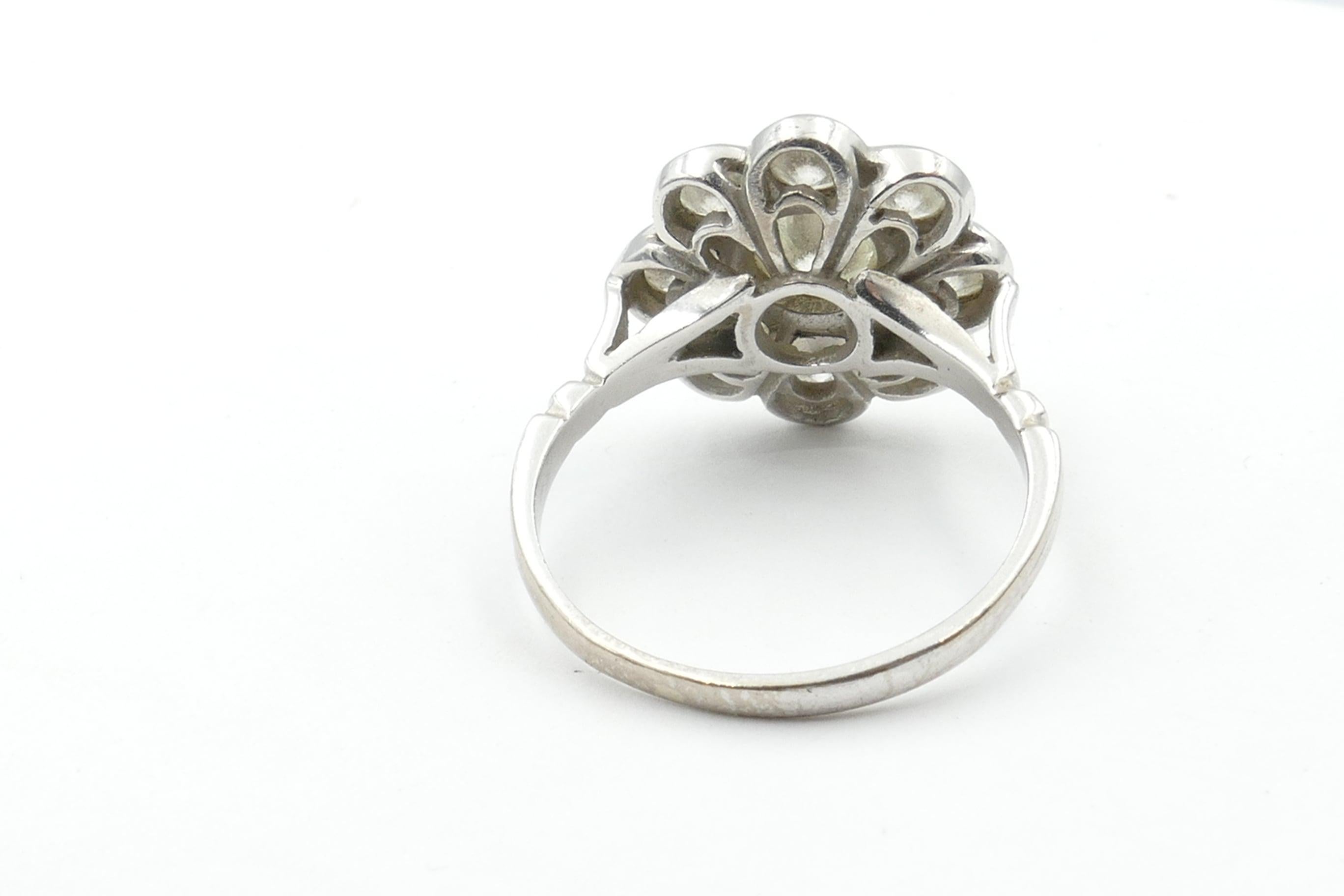 18 Carat White Gold High Level Diamond Large Daisy Ring at 1stDibs