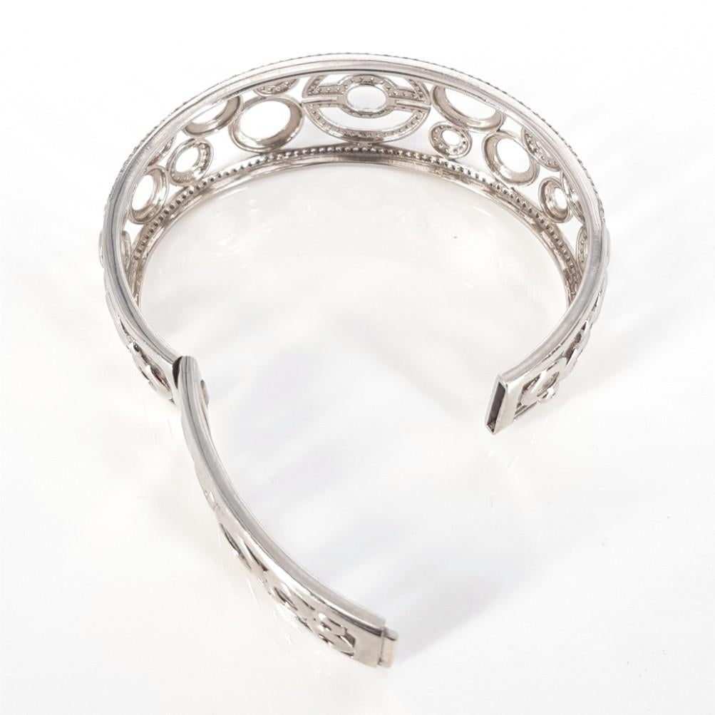 18ct White Gold Hinged Diamond Bangle For Sale 1