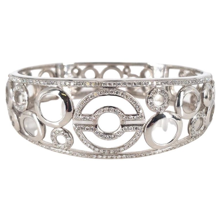 18ct White Gold Hinged Diamond Bangle For Sale at 1stDibs