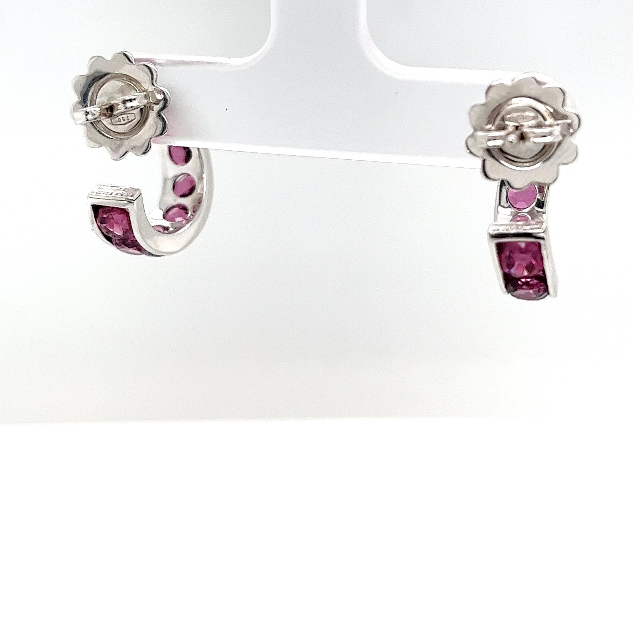 Orecchini a cerchio in oro bianco 18ct con zaffiri rosa naturali In condizioni ottime in vendita a London, GB