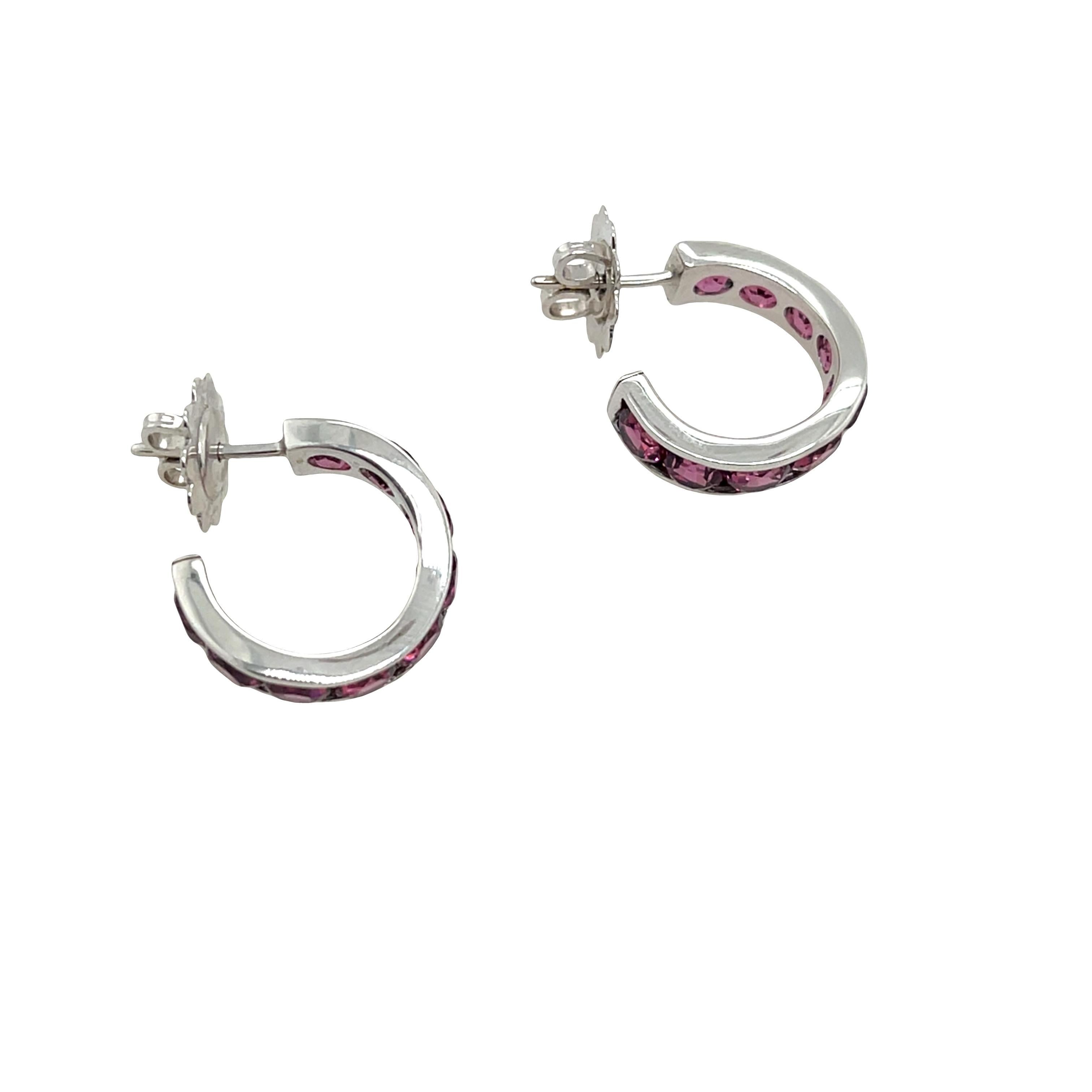 Orecchini a cerchio in oro bianco 18ct con zaffiri rosa naturali in vendita 1