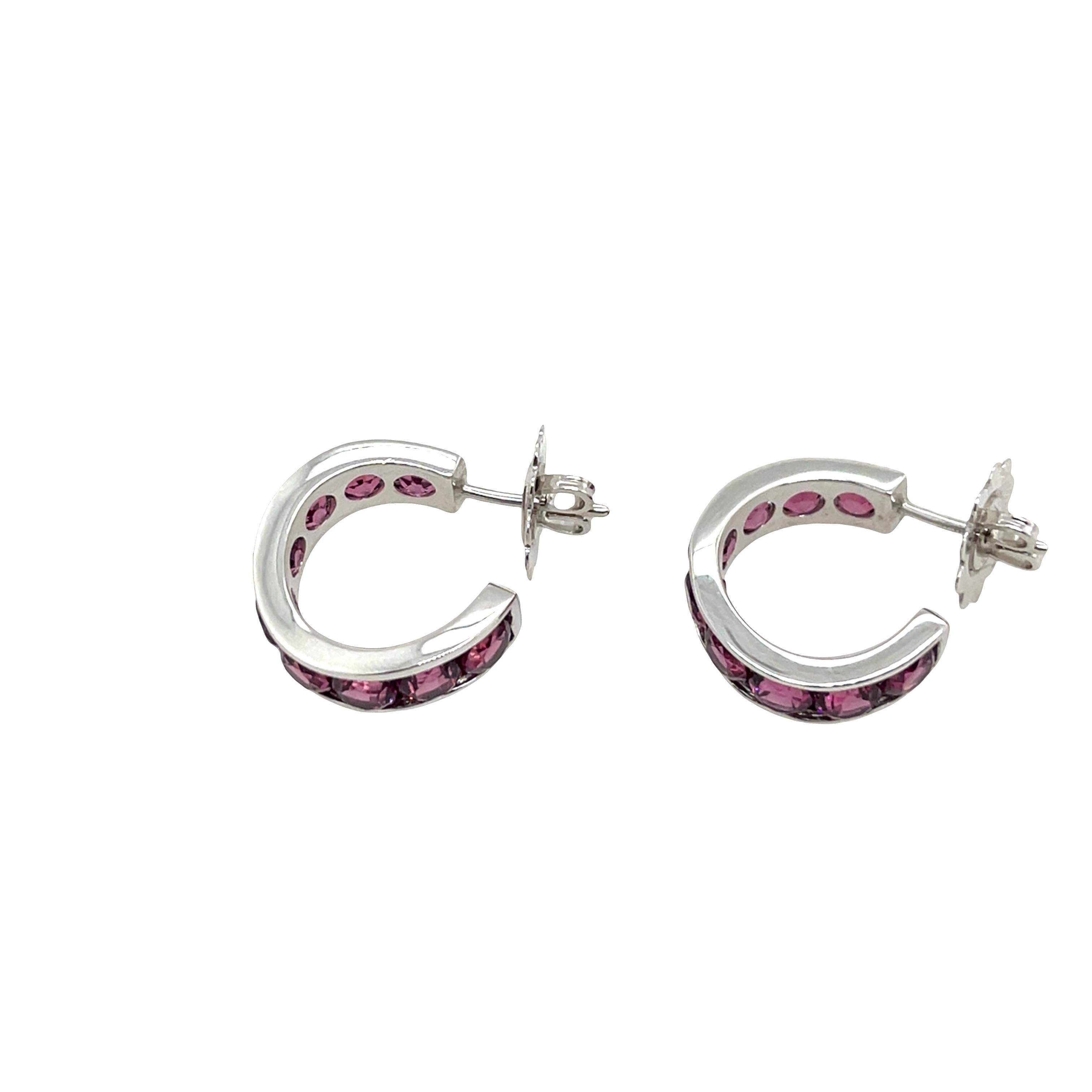 Orecchini a cerchio in oro bianco 18ct con zaffiri rosa naturali in vendita 3