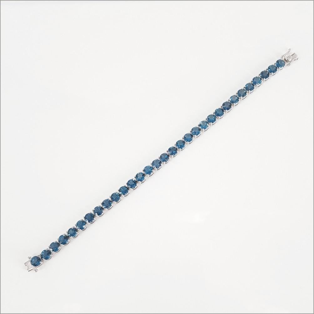 18 Karat Weißgold Londoner Blautopas-Tennisarmband 4