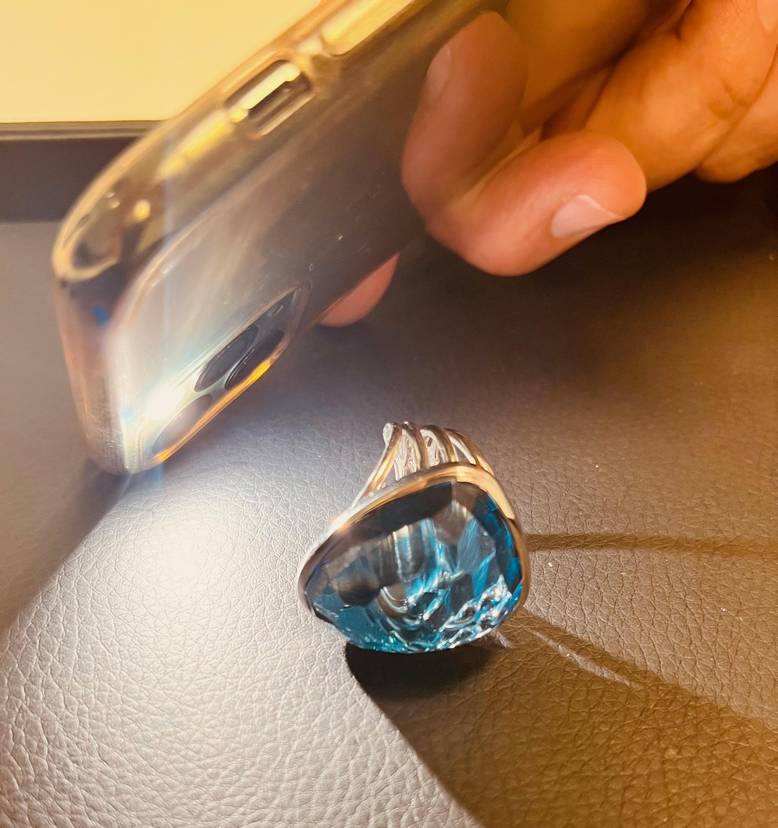 18ct White Gold Multi Faceted Blue Topaz Ring Of Irregular Triangular Shape  For Sale 5