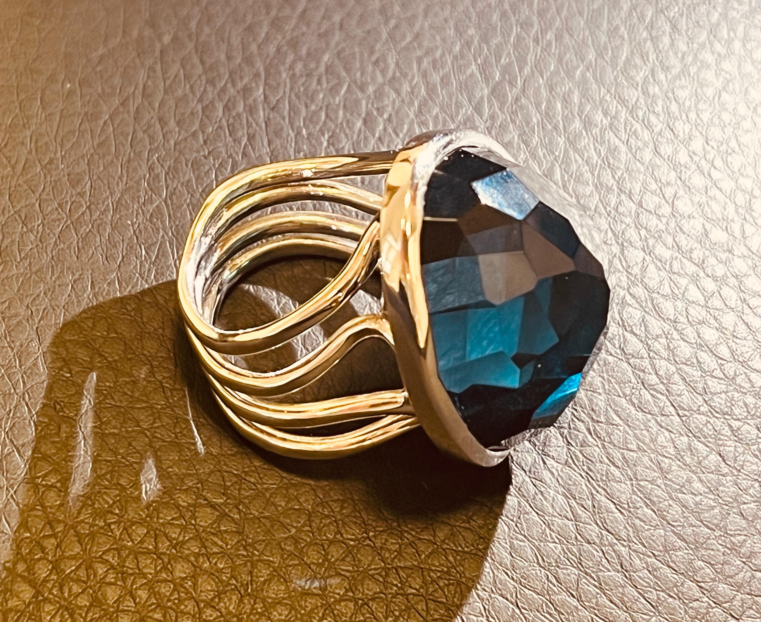 18ct White Gold Multi Faceted Blue Topaz Ring Of Irregular Triangular Shape  For Sale 3