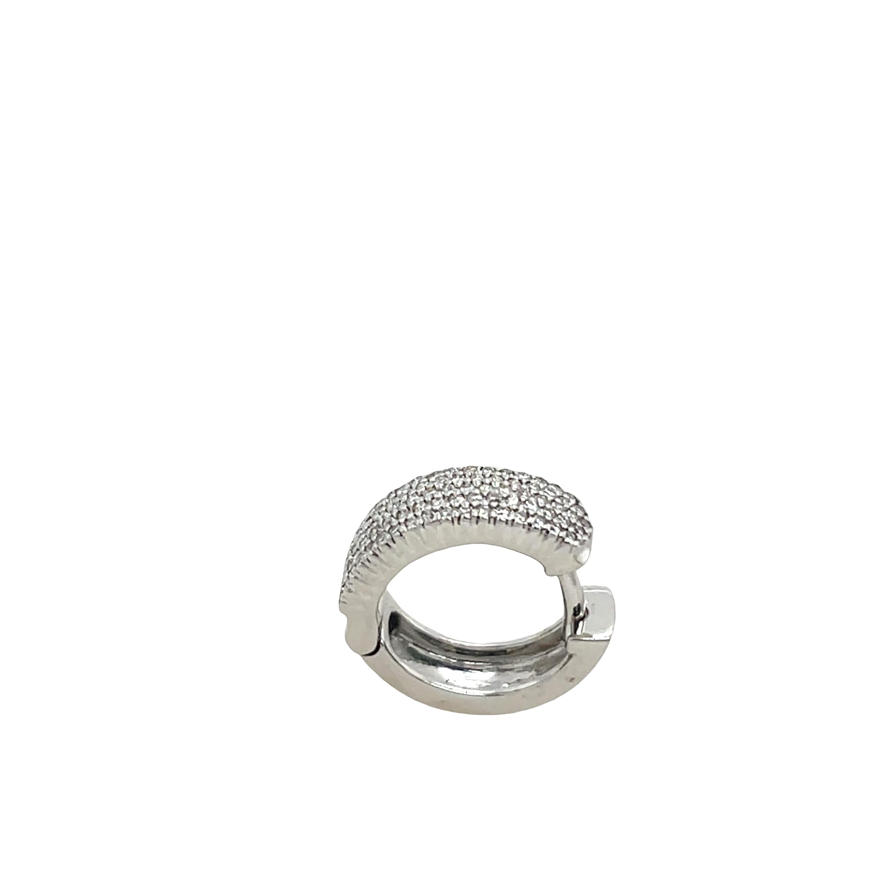 Taglio rotondo Orecchino a cerchio singolo con diamante naturale in oro bianco 18 ct. in vendita