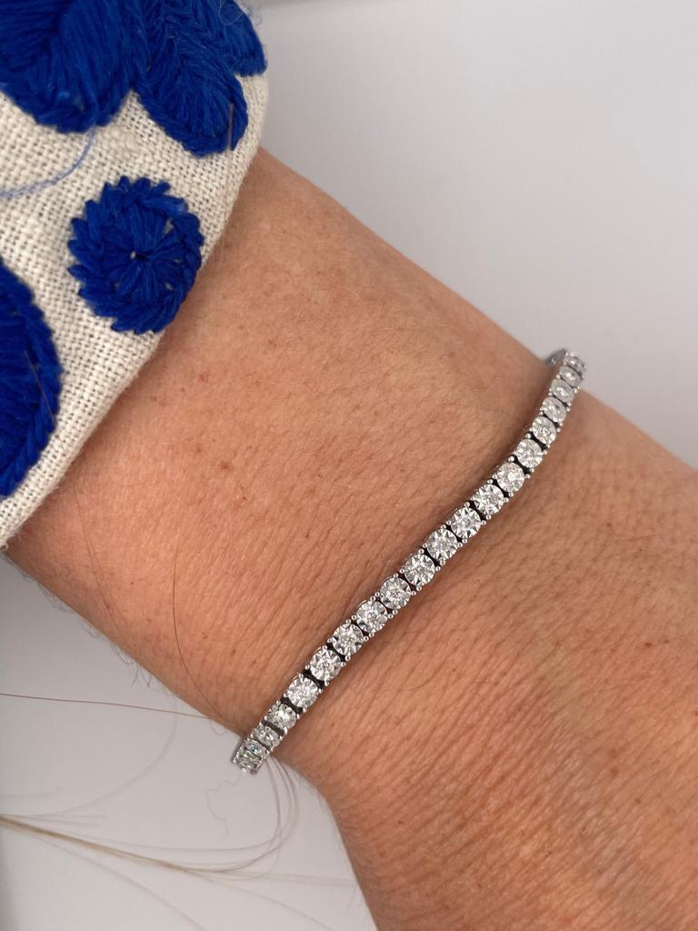 18ct White Gold Natural Round Brilliant Cut Diamond Tennis Bracelet For Sale 9