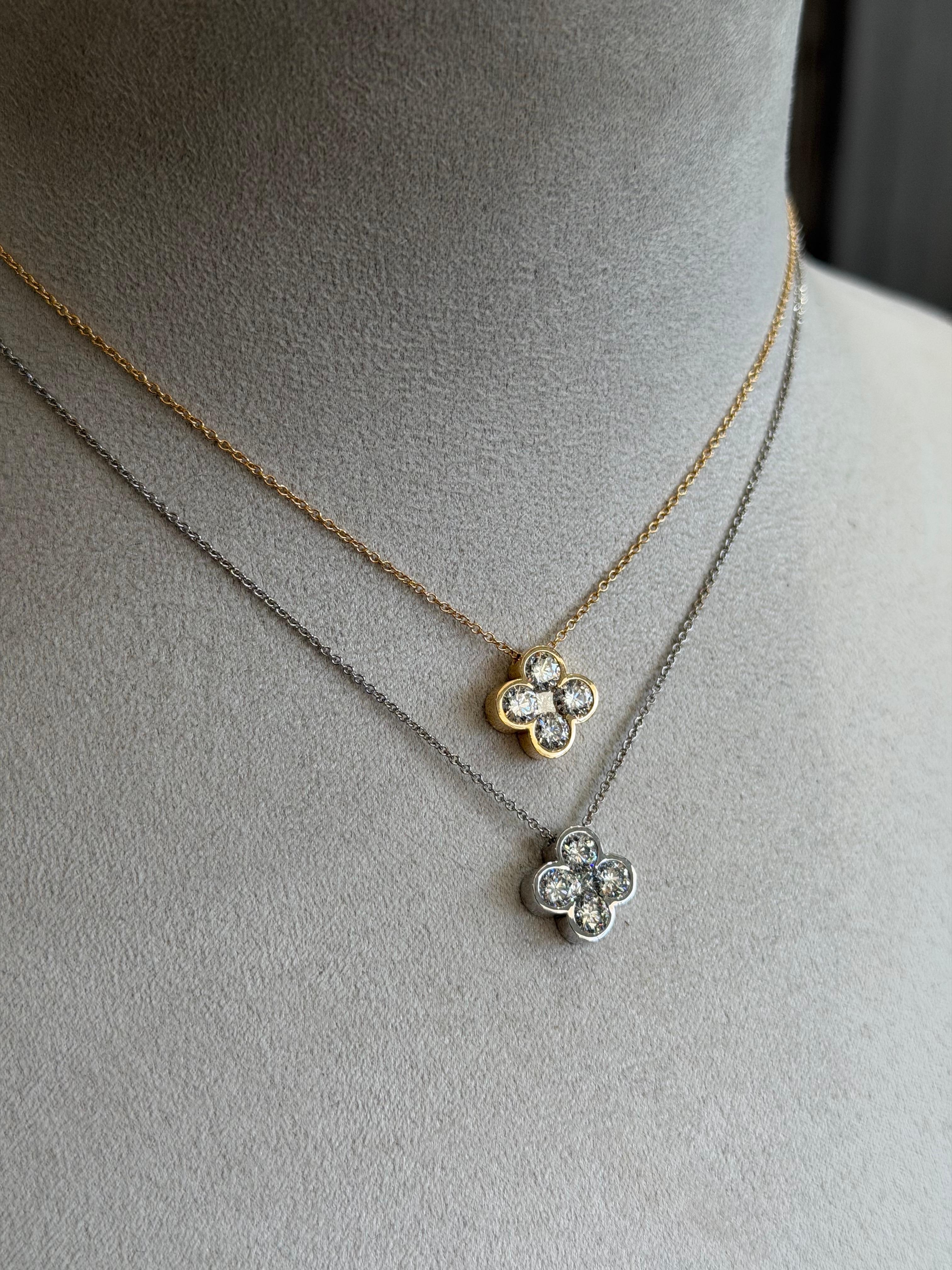 Colgante Flor Diamante Blanco Natural Oro Blanco 18ct en Nuevo estado para la venta en Marlow, GB