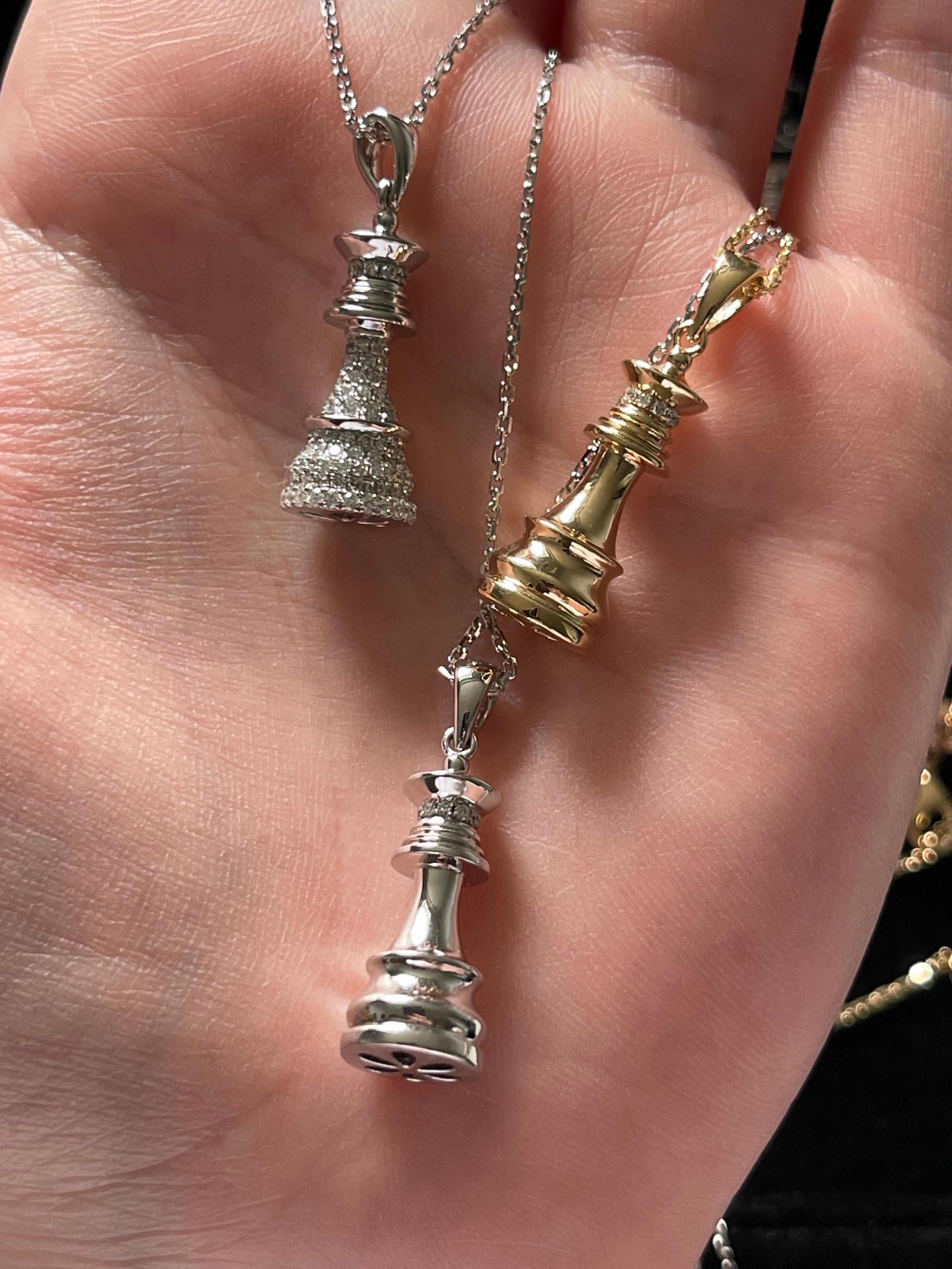 Taglio rotondo Collana Regina degli Scacchi con pave di diamanti naturali in oro bianco 18 ct. in vendita