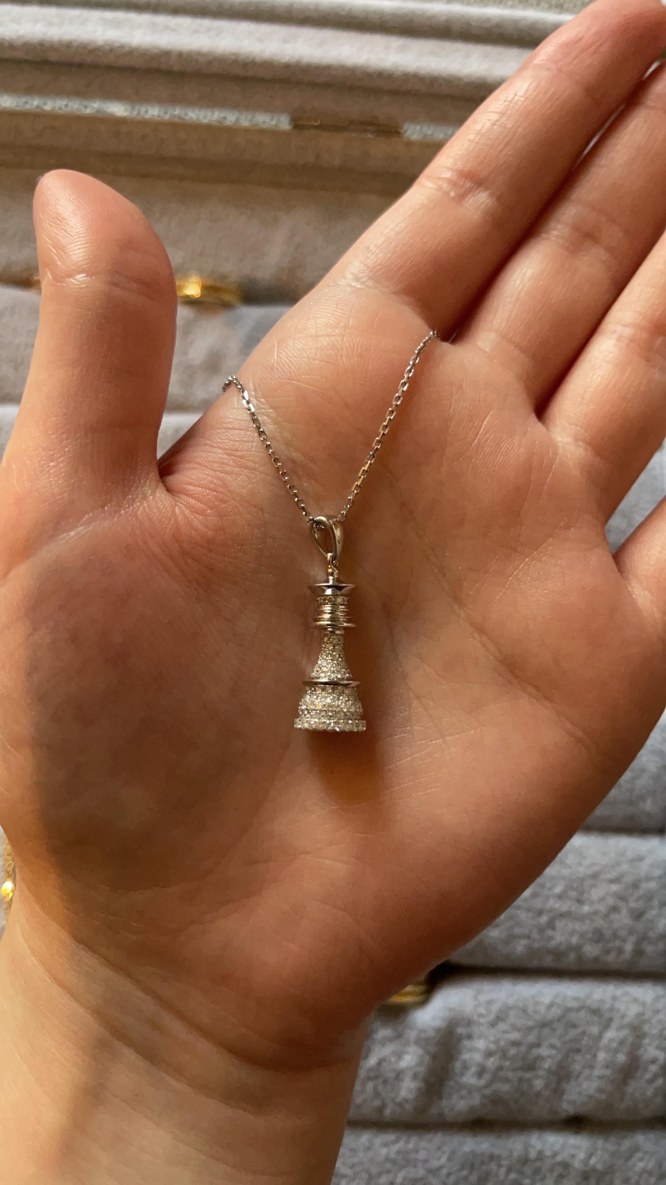 Collana Regina degli Scacchi con pave di diamanti naturali in oro bianco 18 ct. in vendita 2