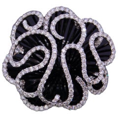 18 Carat White Gold Openwork Diamonds Stylized Flowerhead Ring