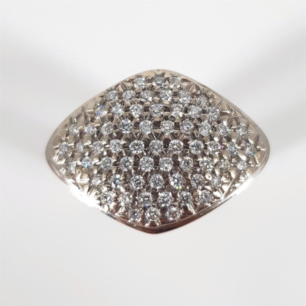 18ct White Gold Pave Diamond Ring  For Sale 2