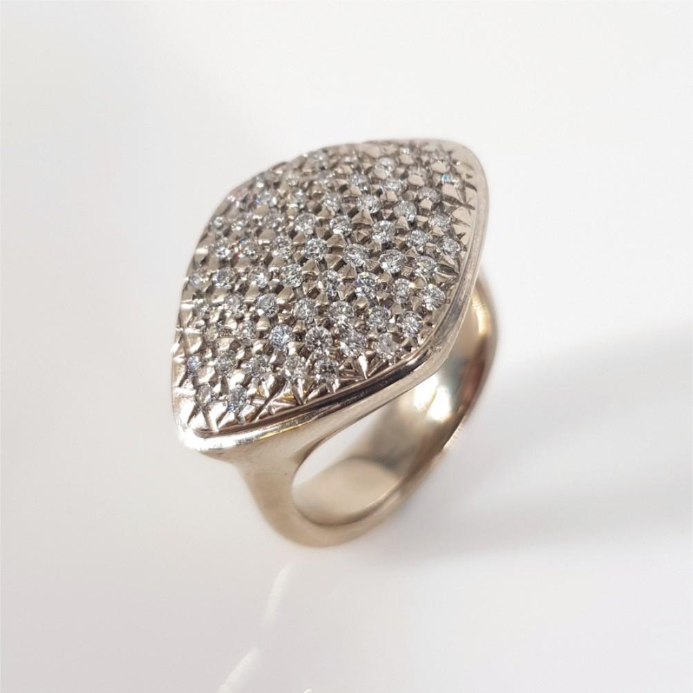 18ct White Gold Pave Diamond Ring  For Sale 5