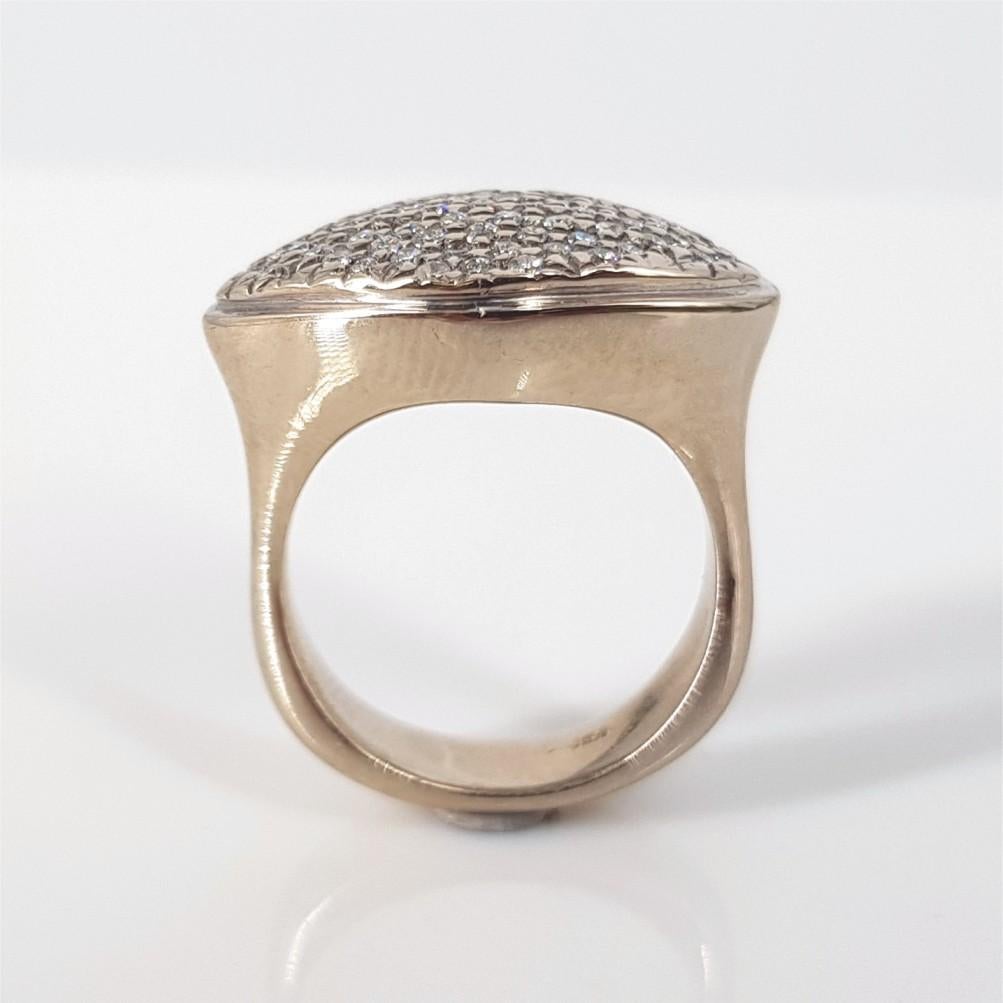 18ct White Gold Pave Diamond Ring  In Excellent Condition For Sale In Cape Town, ZA
