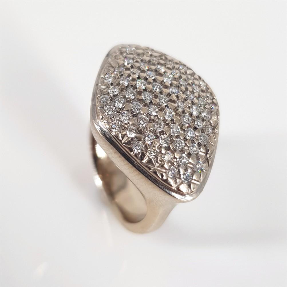 18ct White Gold Pave Diamond Ring  For Sale 1