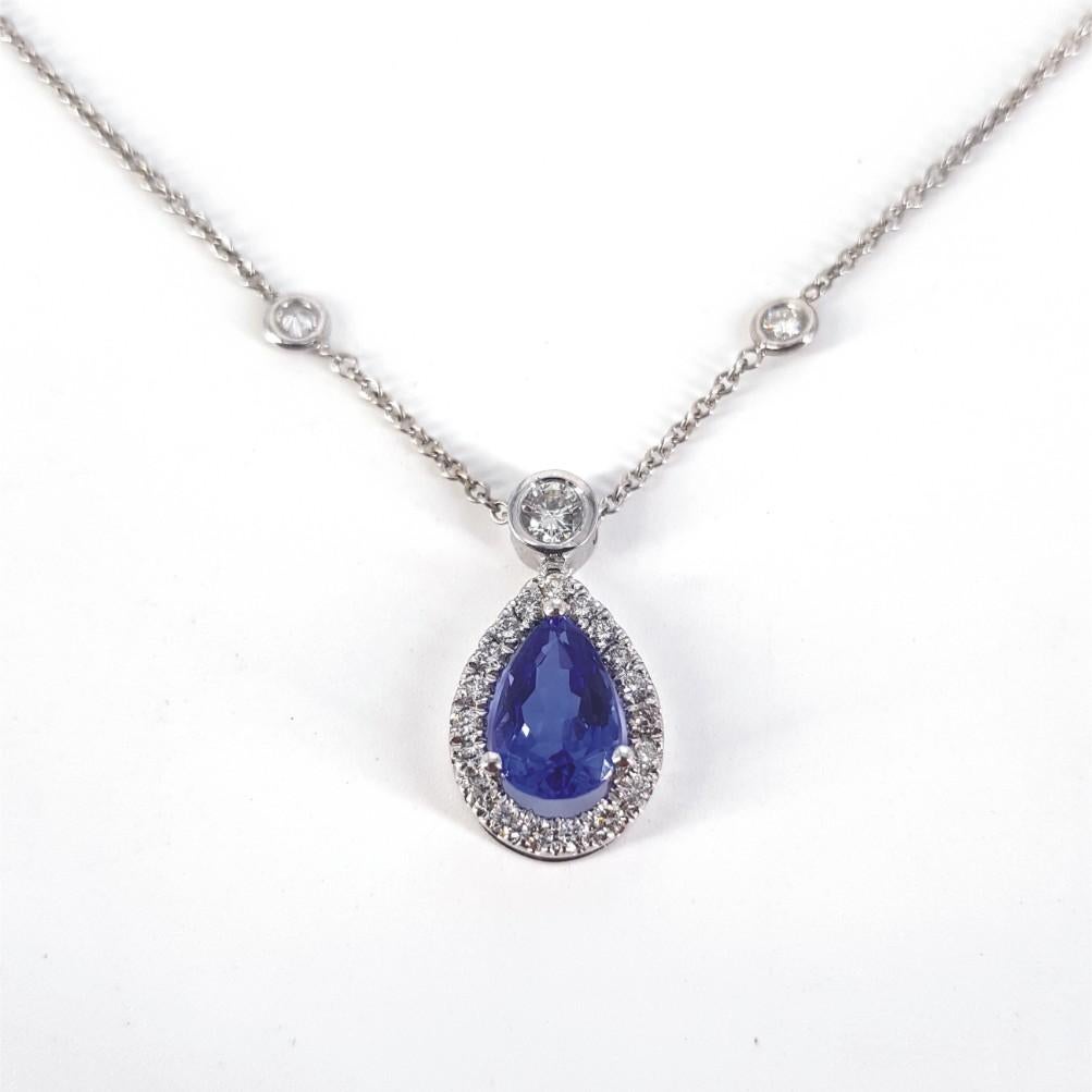 18ct White Gold Pear Shaped Tanzanite & Diamond Ring & Necklace Set For Sale 5