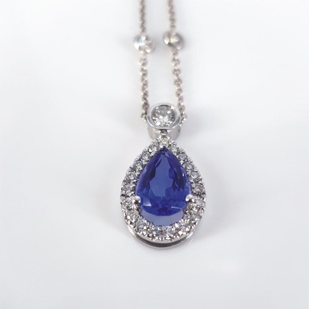 18ct White Gold Pear Shaped Tanzanite & Diamond Ring & Necklace Set For Sale 7