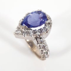 18ct White Gold Pear Shaped Tanzanite & Diamond Ring & Necklace Set
