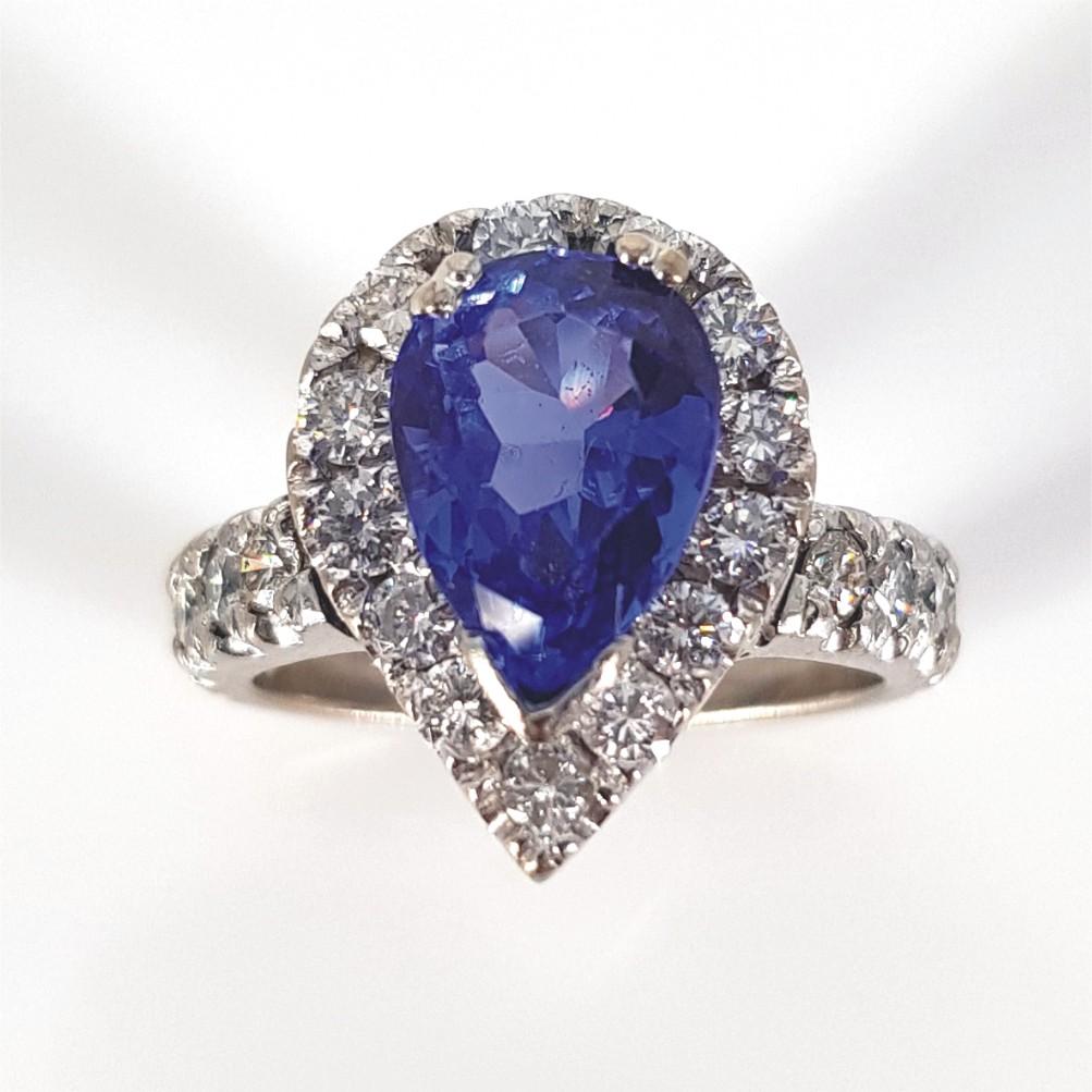 Modern 18ct White Gold Pear Shaped Tanzanite & Diamond Ring & Necklace Set For Sale