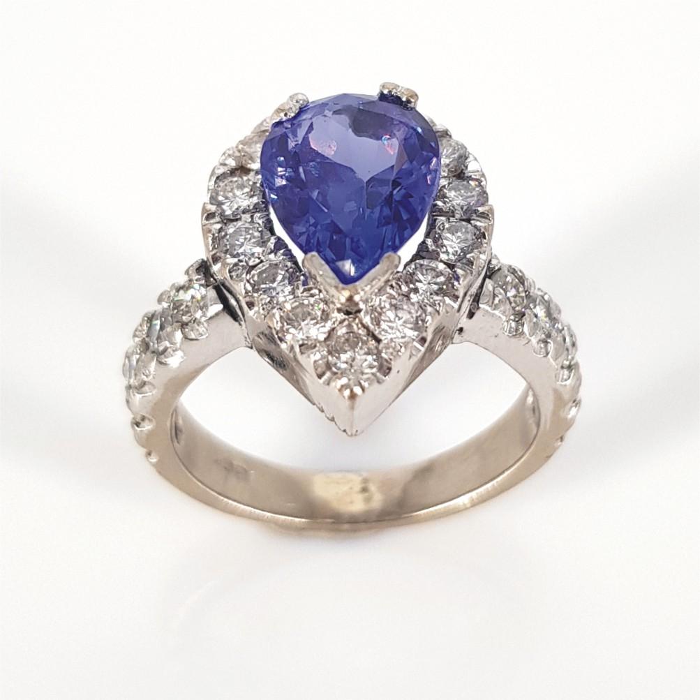Pear Cut 18ct White Gold Pear Shaped Tanzanite & Diamond Ring & Necklace Set For Sale