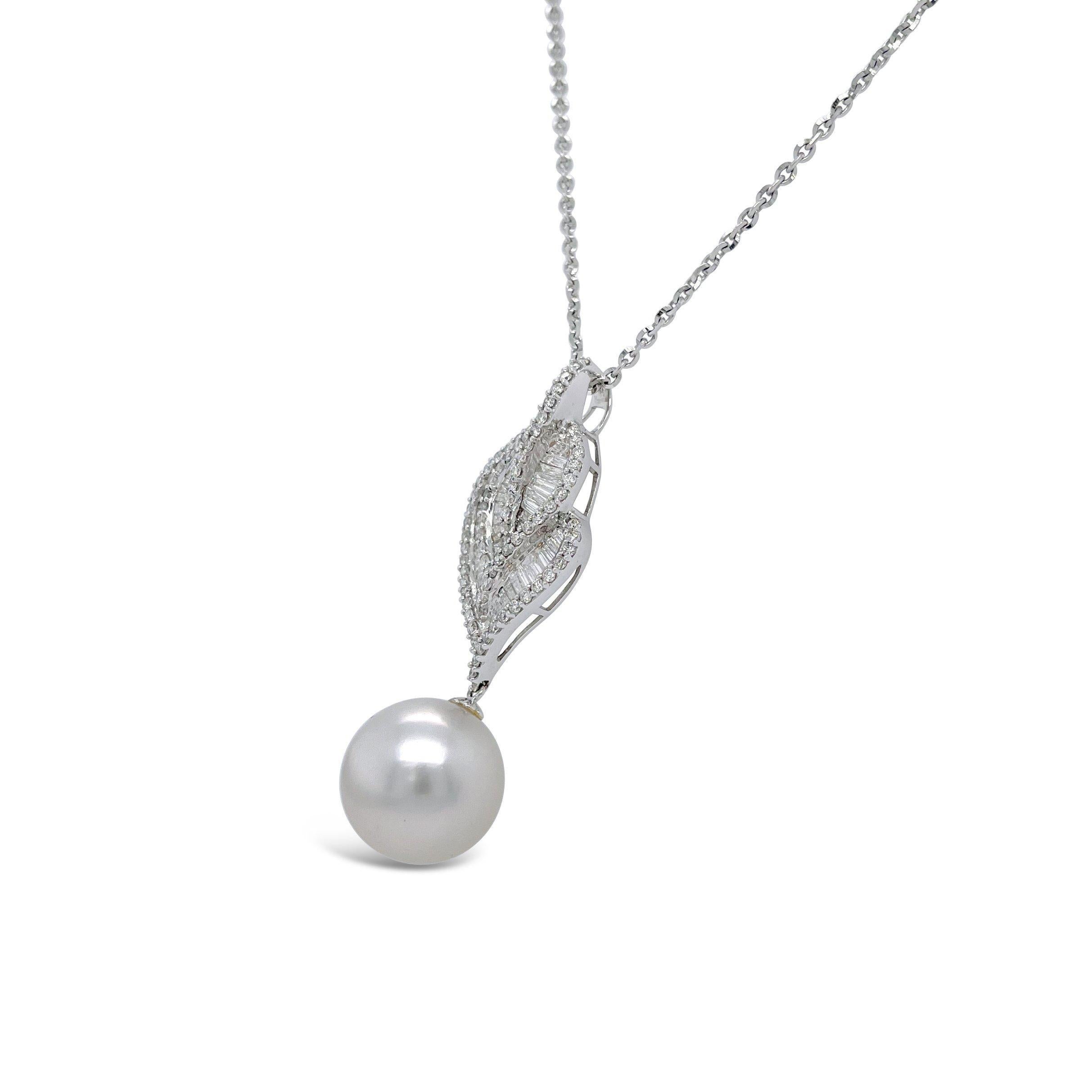 18CT White Gold Pearl and Diamond Drop Pendant and Necklace For Sale 1