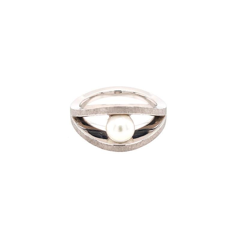 For Sale:  18ct White Gold & Pearl Ring 