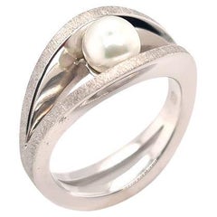 18ct White Gold & Pearl Ring "Pearl Reflections"