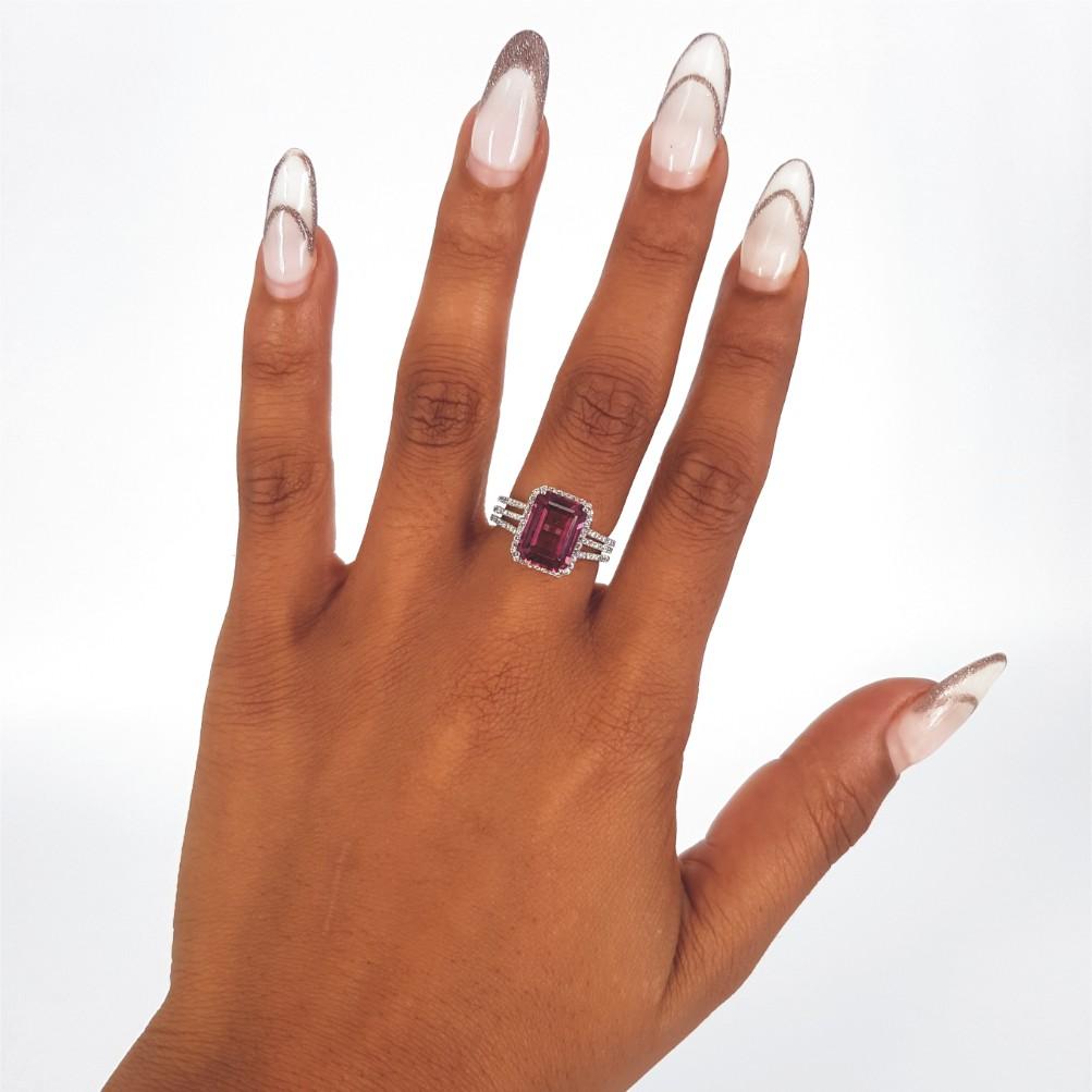 18ct White Gold Pink Tourmaline & Diamond Ring 9