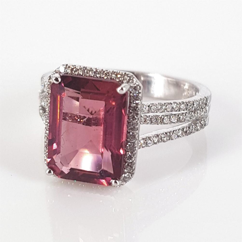 18ct White Gold Pink Tourmaline & Diamond Ring In Excellent Condition In Cape Town, ZA