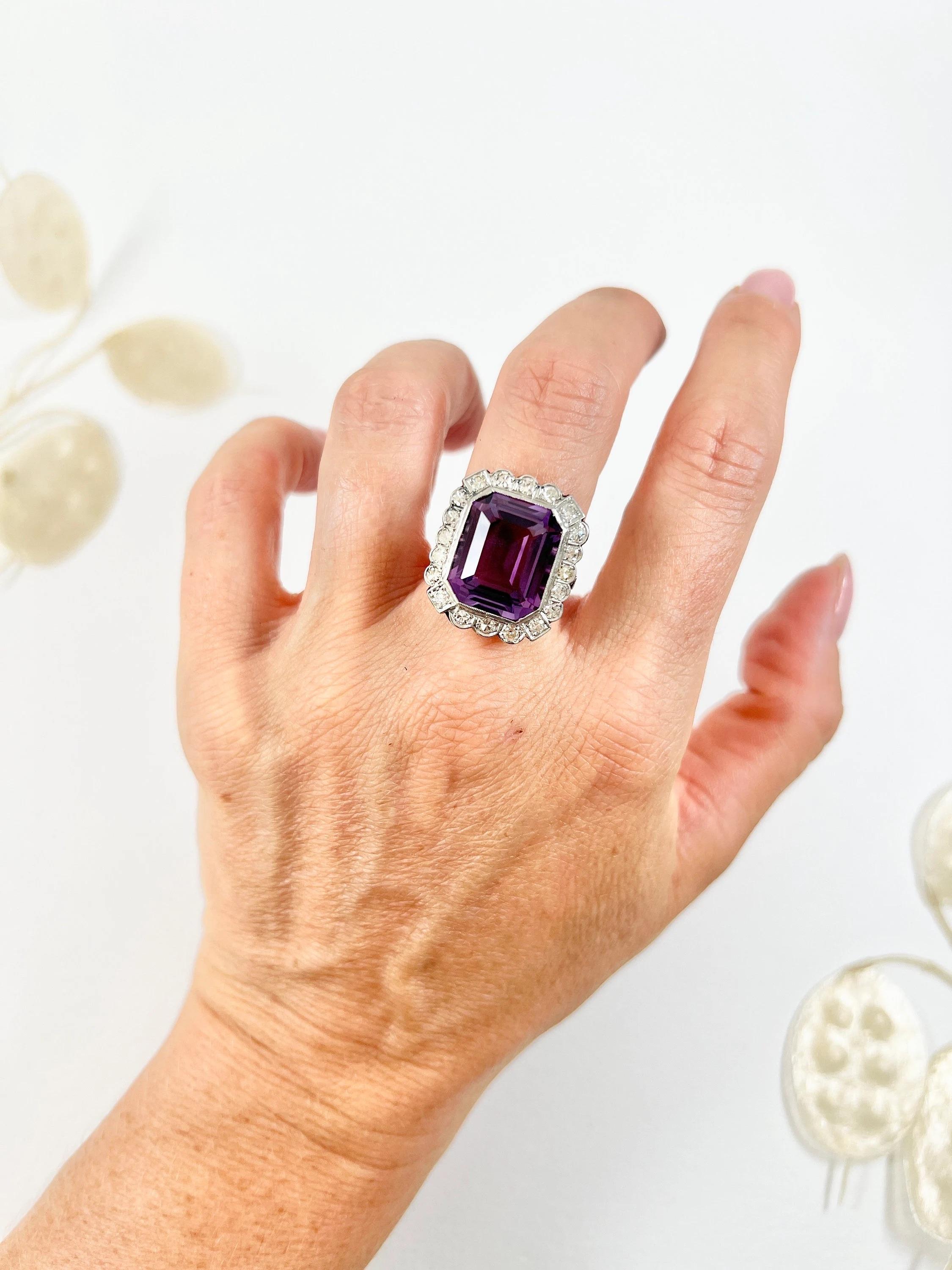 da uomo o donna Anello a grappolo rettangolare con ametista e diamanti degli anni '20 in oro bianco e platino 18 ct. in vendita