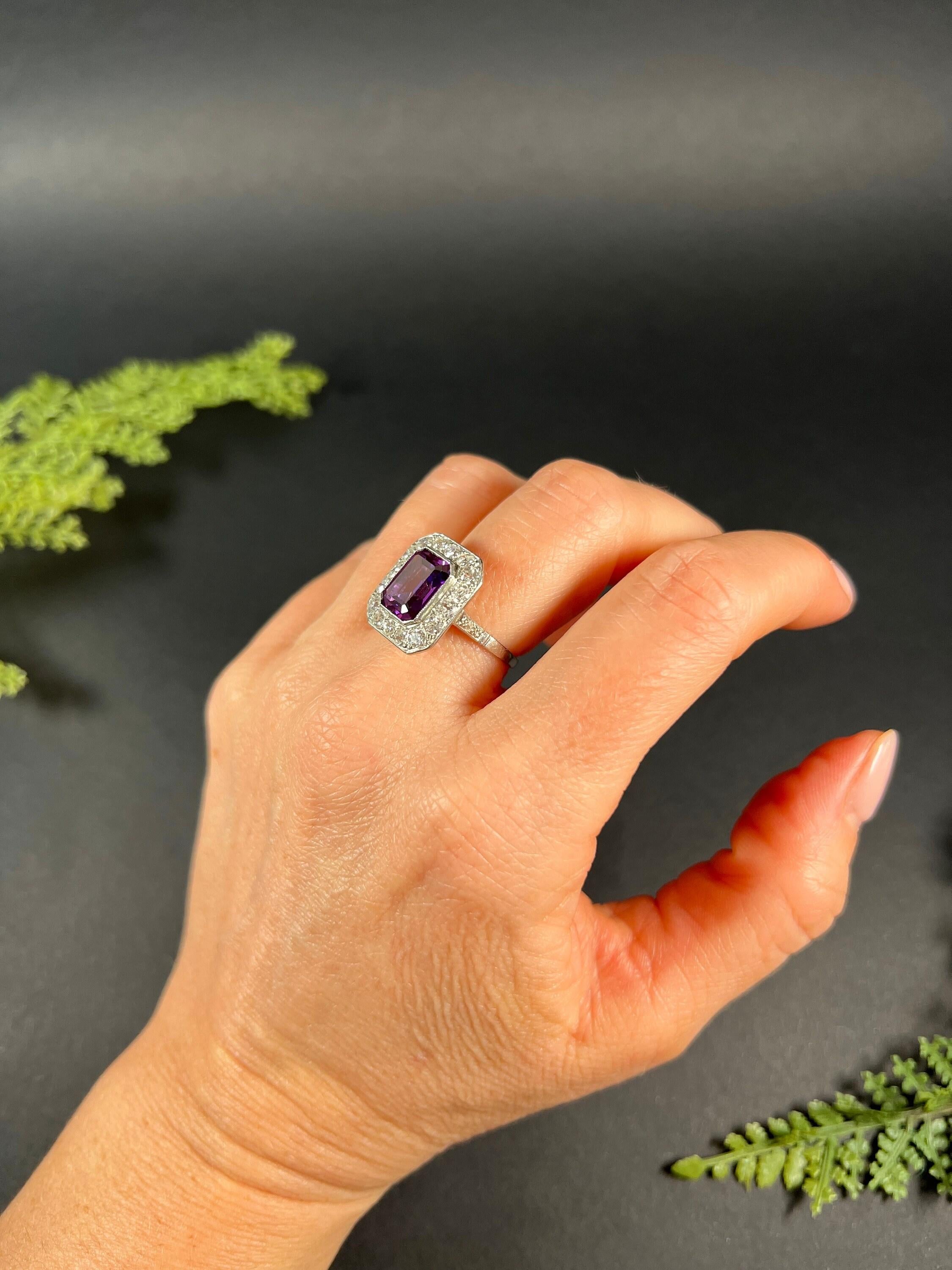 18ct White Gold & Platinum 1920s Amethyst Diamond Rectangular Cluster Halo Ring In Good Condition For Sale In Brighton, GB