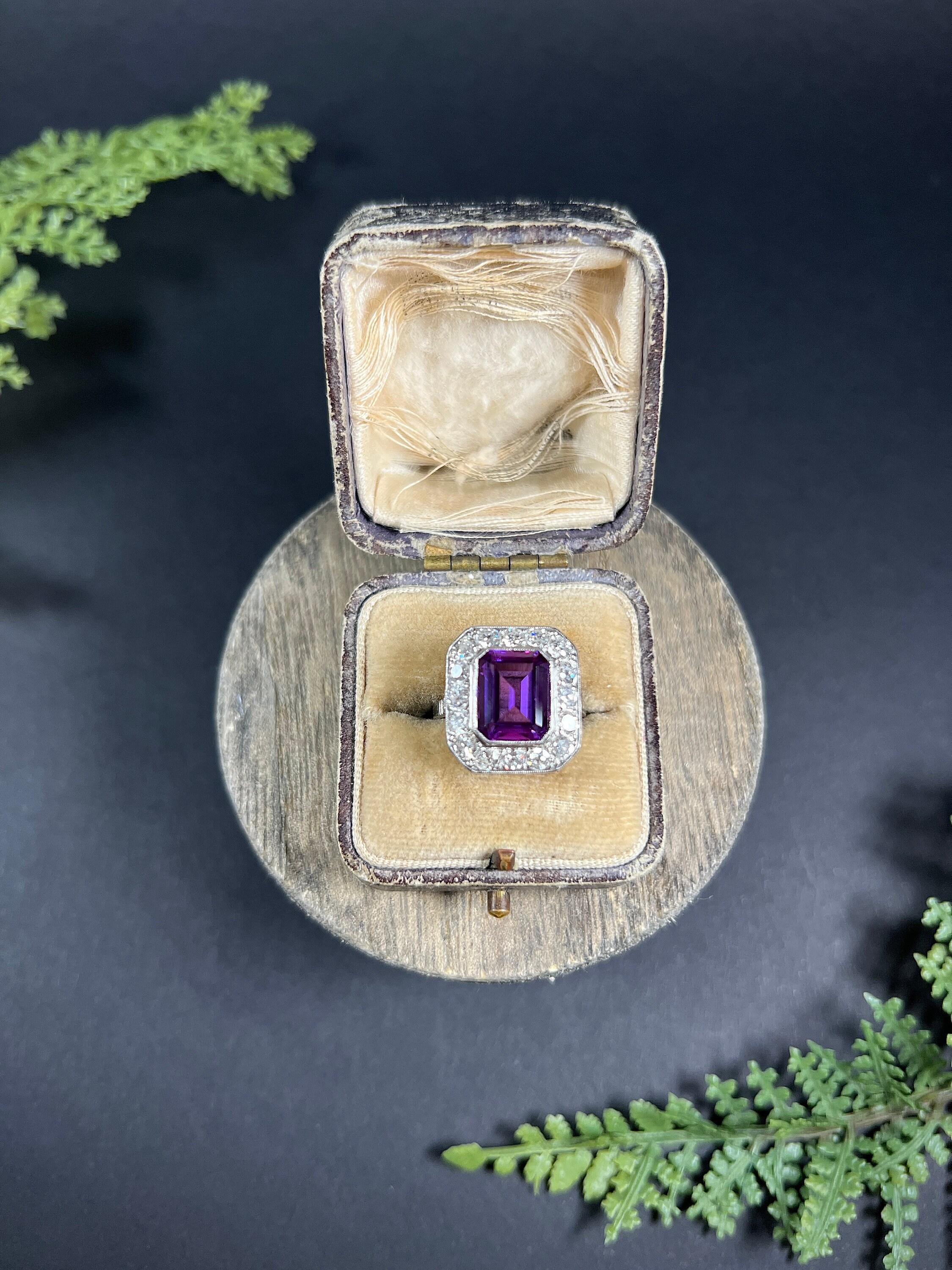 18ct White Gold & Platinum 1920s Amethyst Diamond Rectangular Cluster Halo Ring For Sale 2