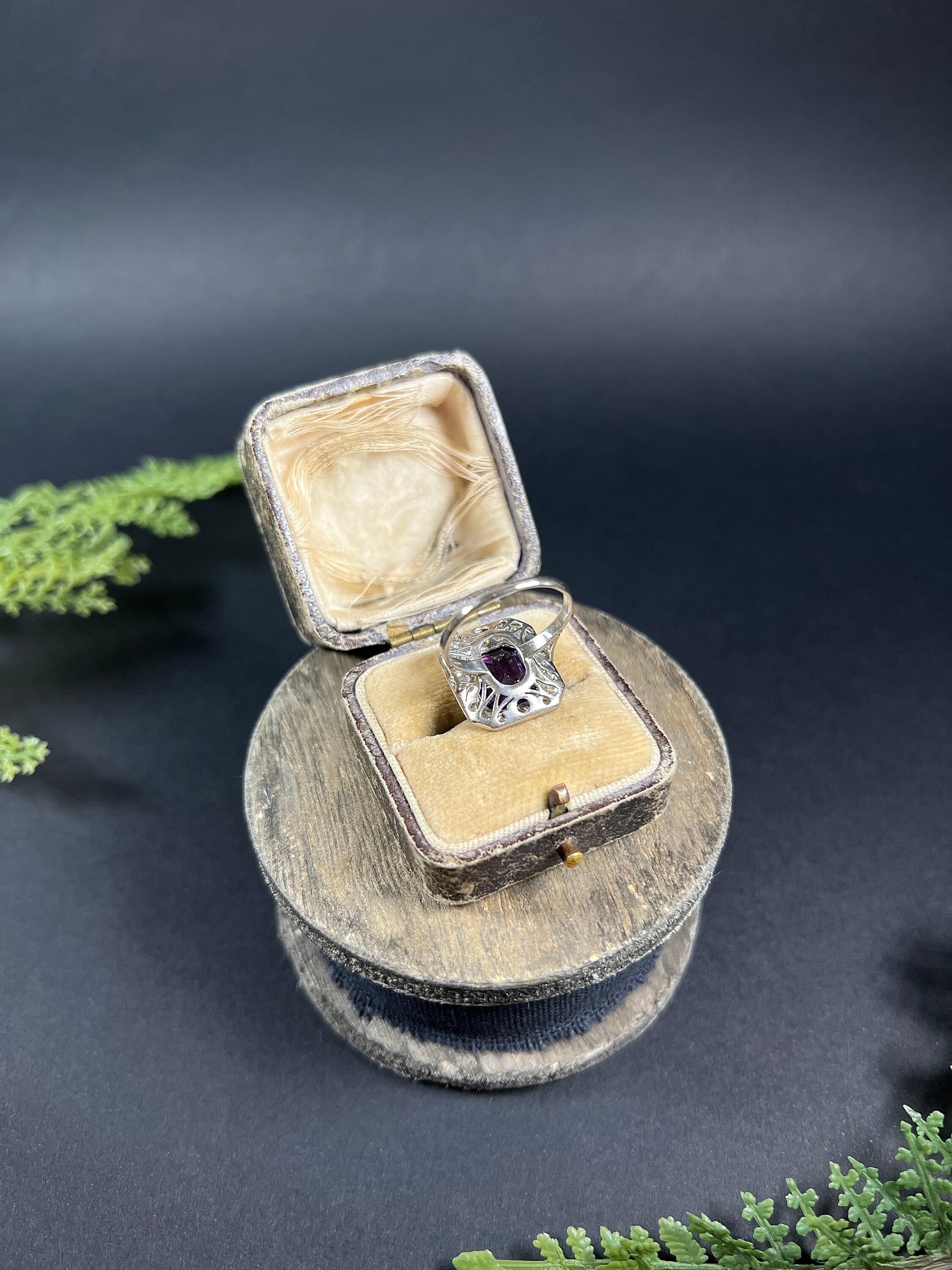 18ct White Gold & Platinum 1920s Amethyst Diamond Rectangular Cluster Halo Ring For Sale 4