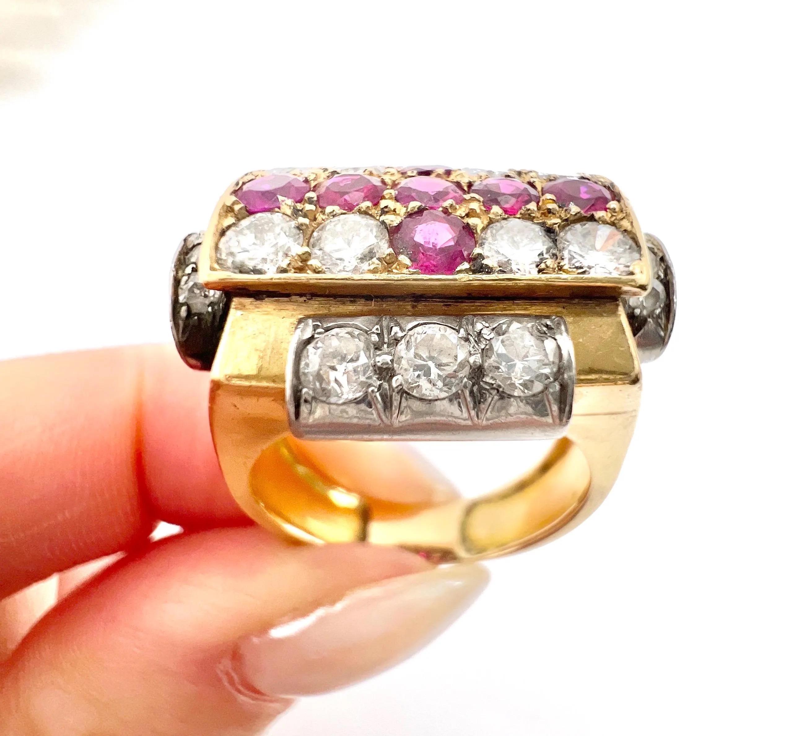 da uomo o donna Anello da cocktail con croce di diamanti e rubini in oro bianco 18ct e platino, Francia anni '30 in vendita